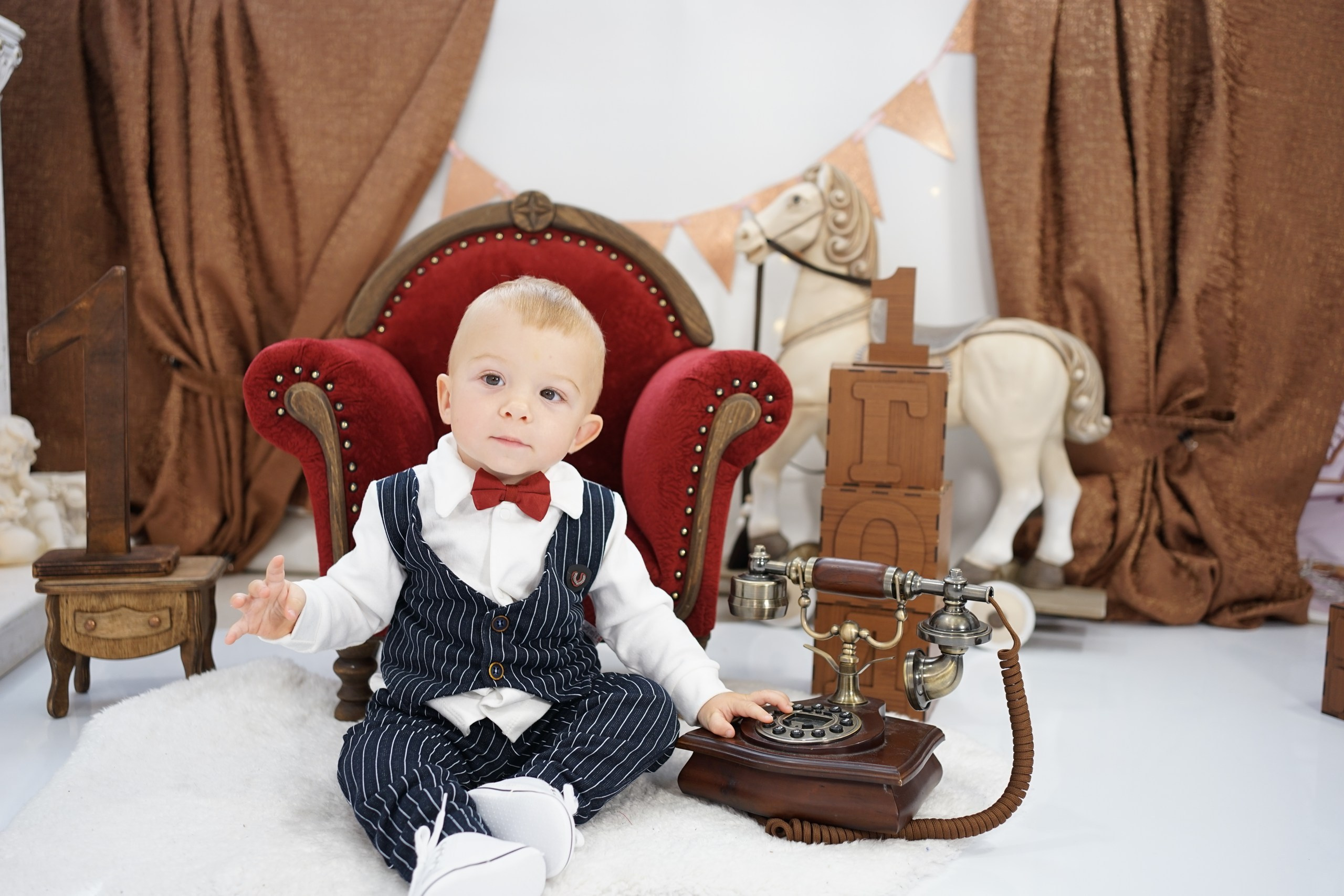 Бордовая зона. Детская Фотостудия ГОДОВАСИКИ в Санкт-Петербурге фотосесия на годик