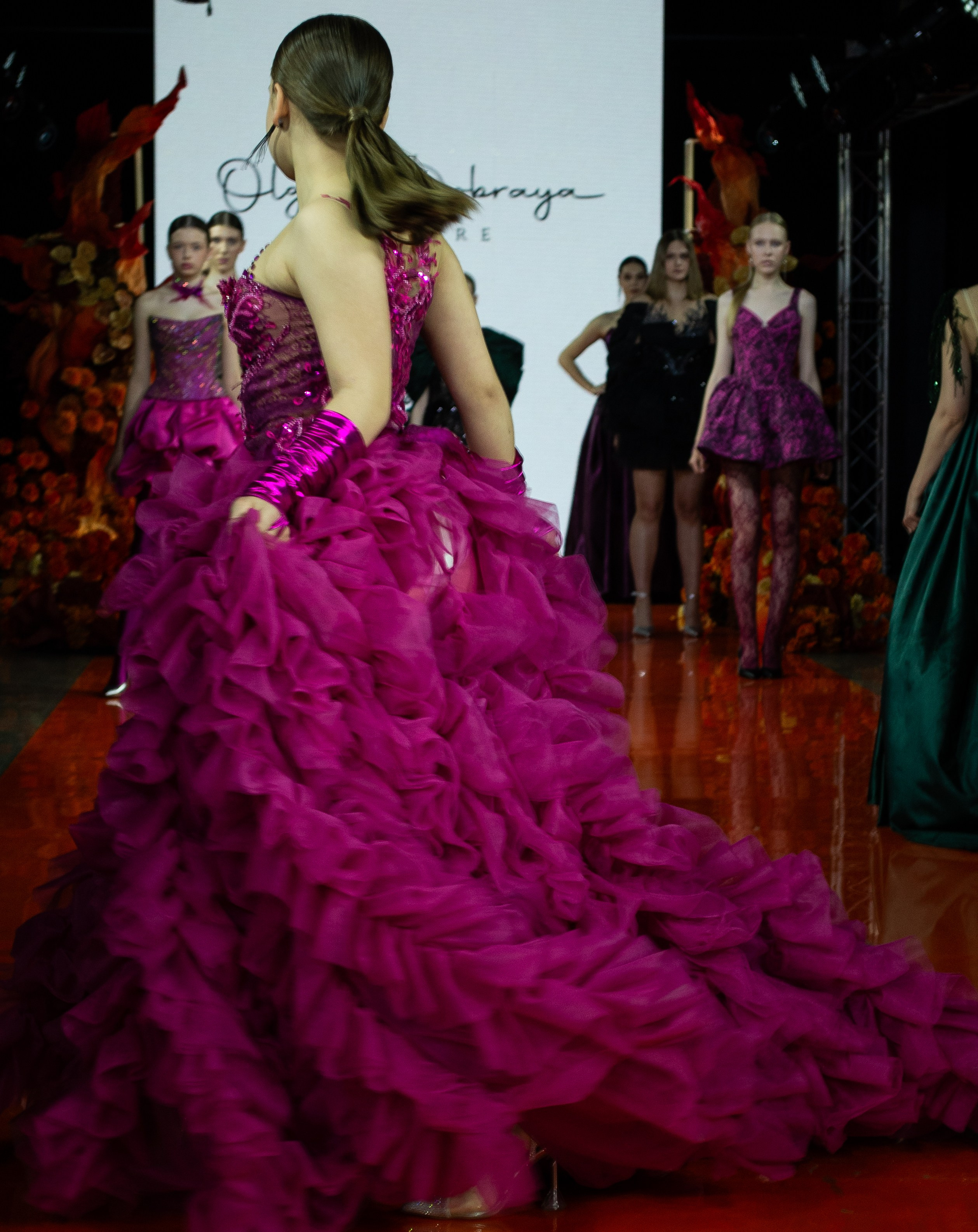 Показ Volga Fashion Week 2025. Victoria Radjevna Репортажный Фотограф — Видеограф Москва • Санкт-Петербург