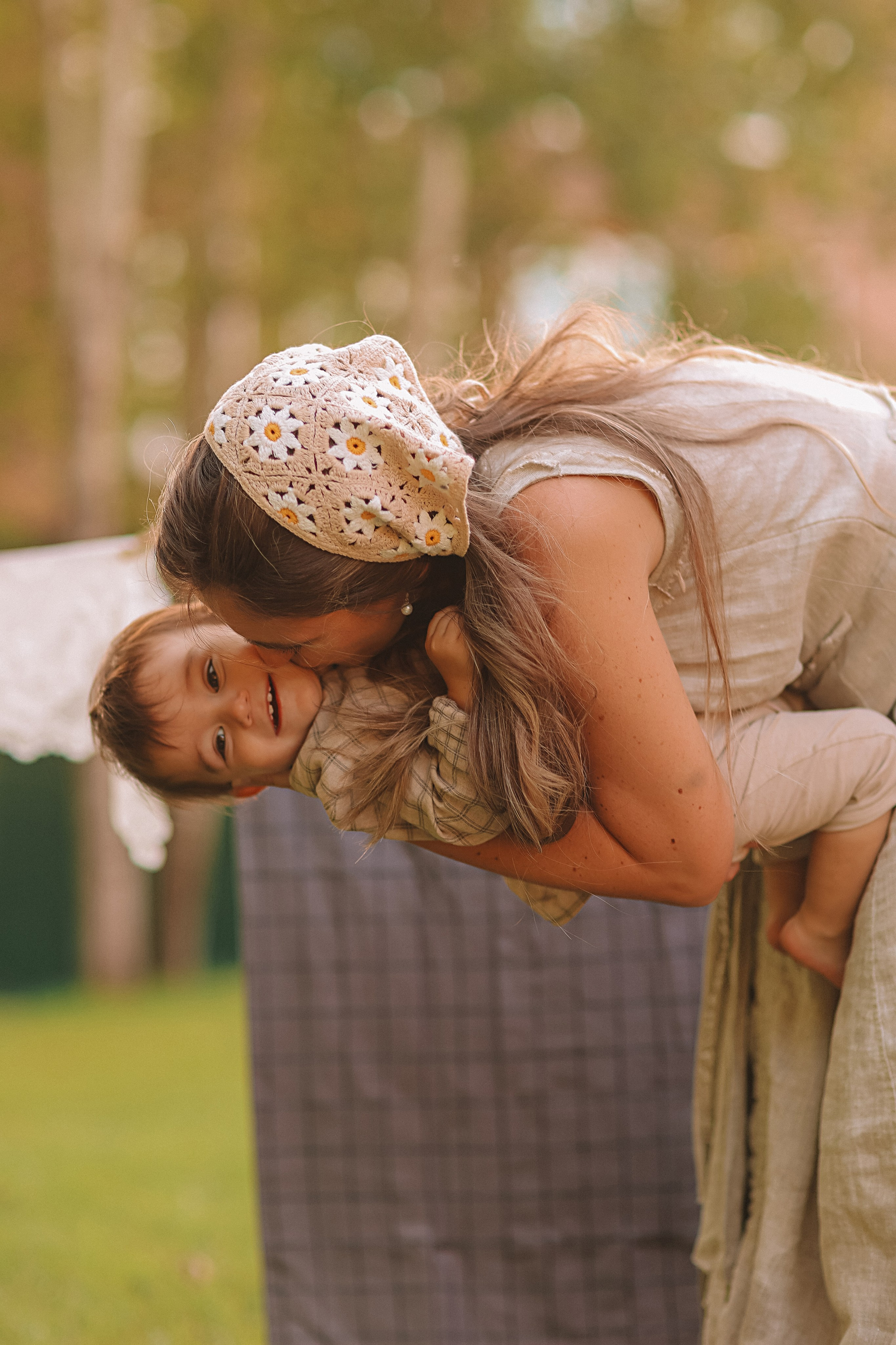 Стирка у дома. Семейный фотограф Тюмень, фотограф на роды Салмина Мария