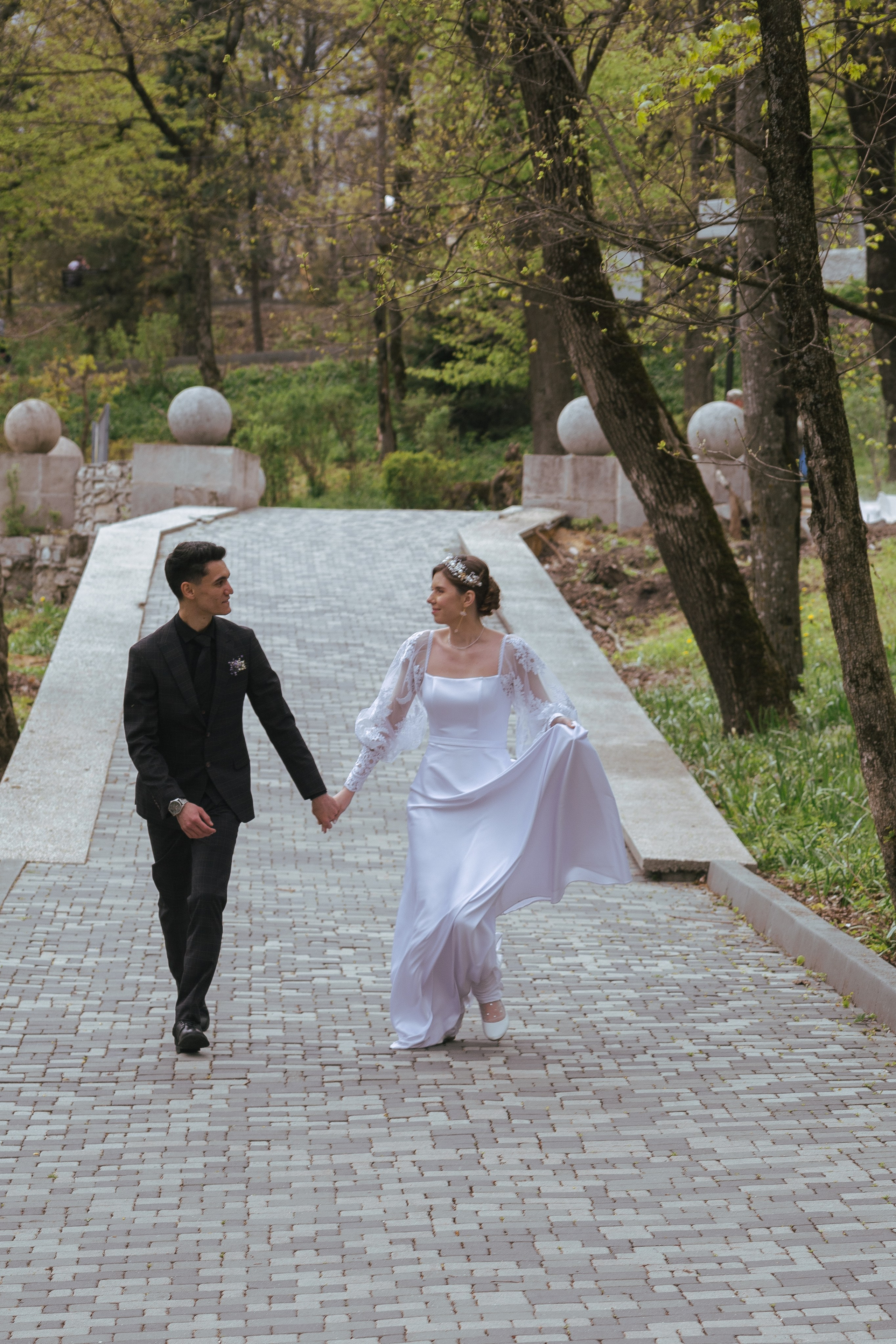 Свадебная прогулка жениха и невесты по Железноводску. Фотограф Ставрополь Пятигорск Елизавета Дарина