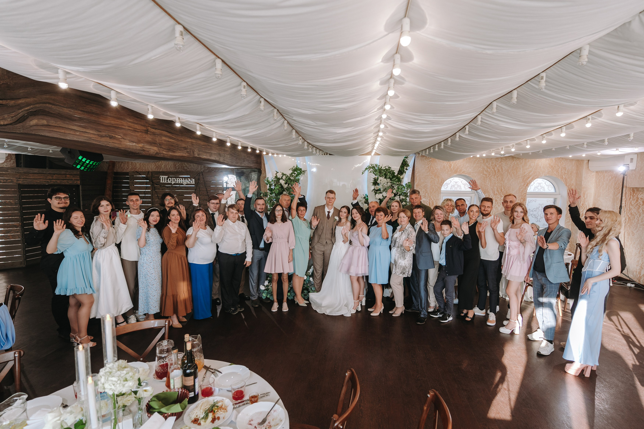 БАНКЕТНЫЙ ЗАЛ ТОРТУГА, ВЕДУЩИЙ АНДРЕЙ ОГНЕВ