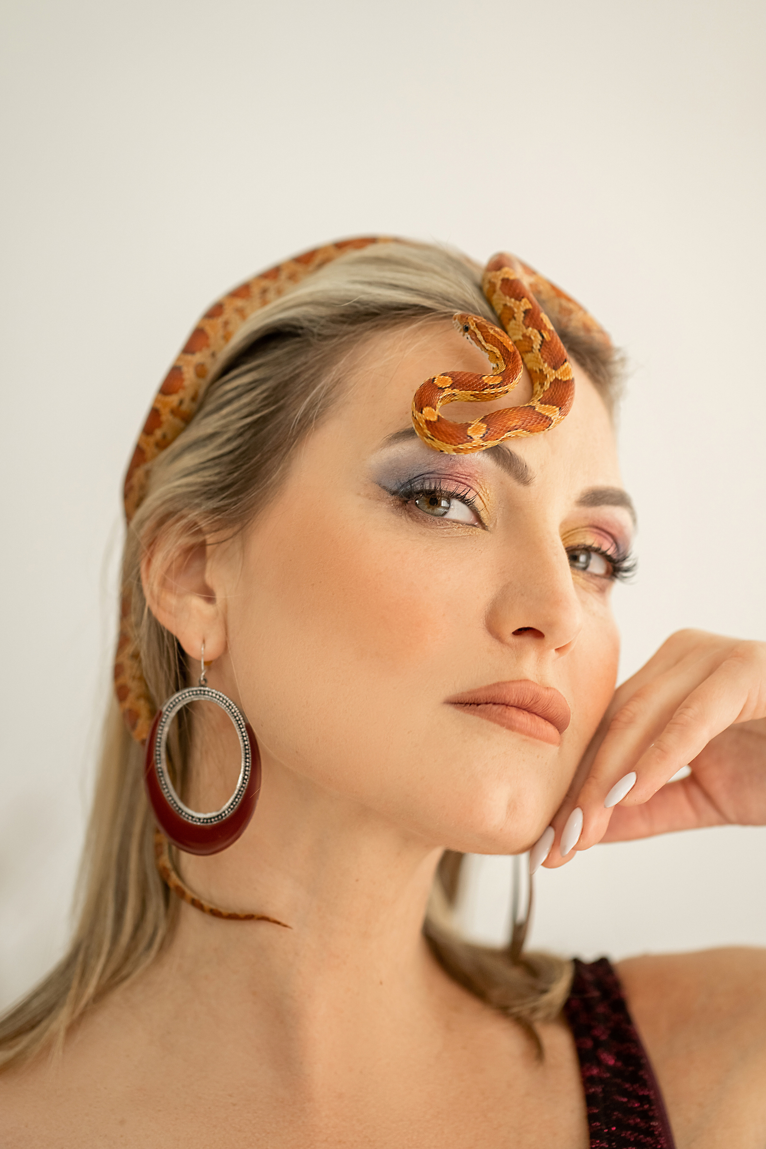 Анна и Нагайна. Фотограф Татьяна Митрофанова