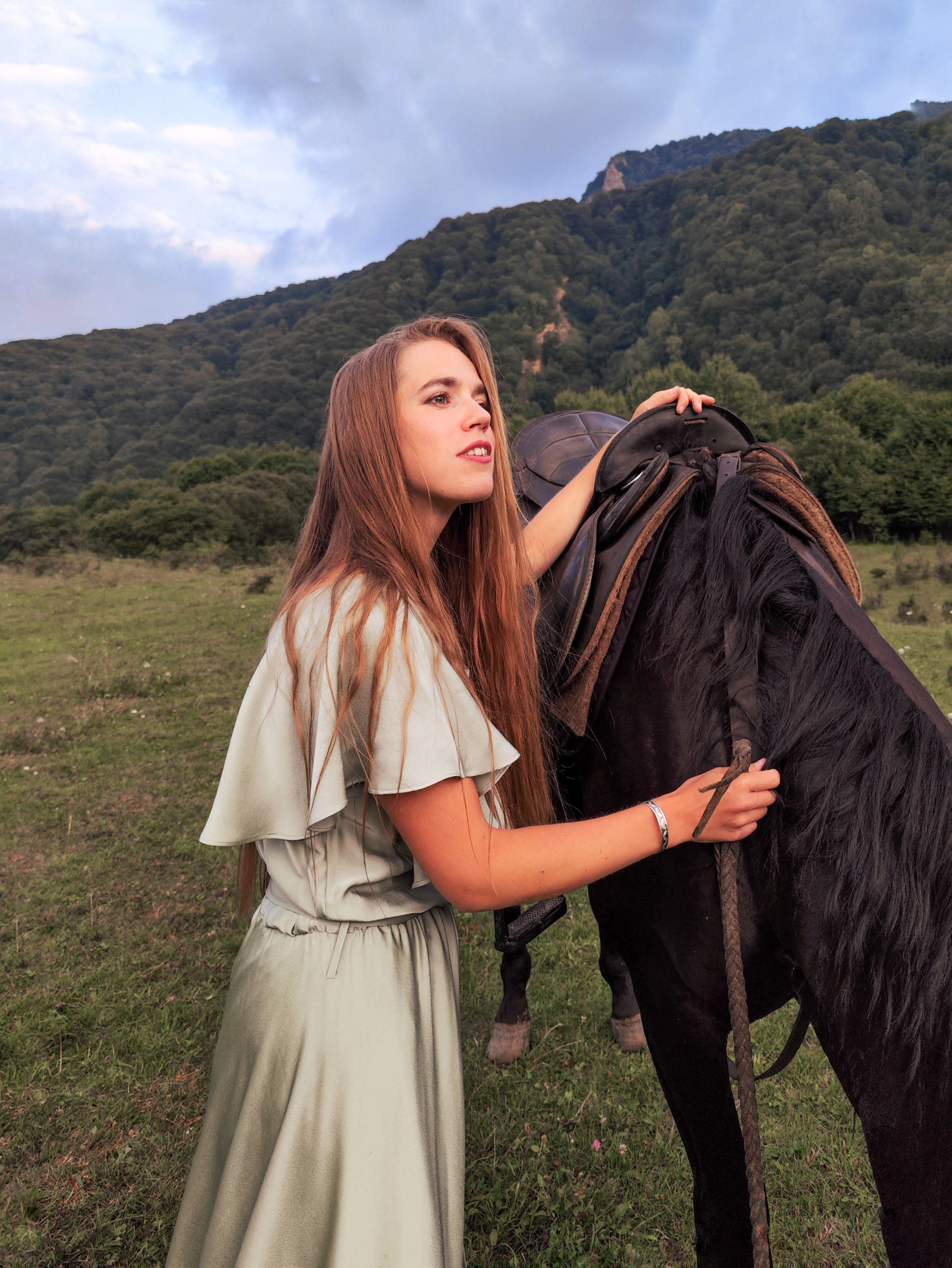 Pinroom #6 Mary S. Создание ИИ контента, фотосессии, инфографика в Москве