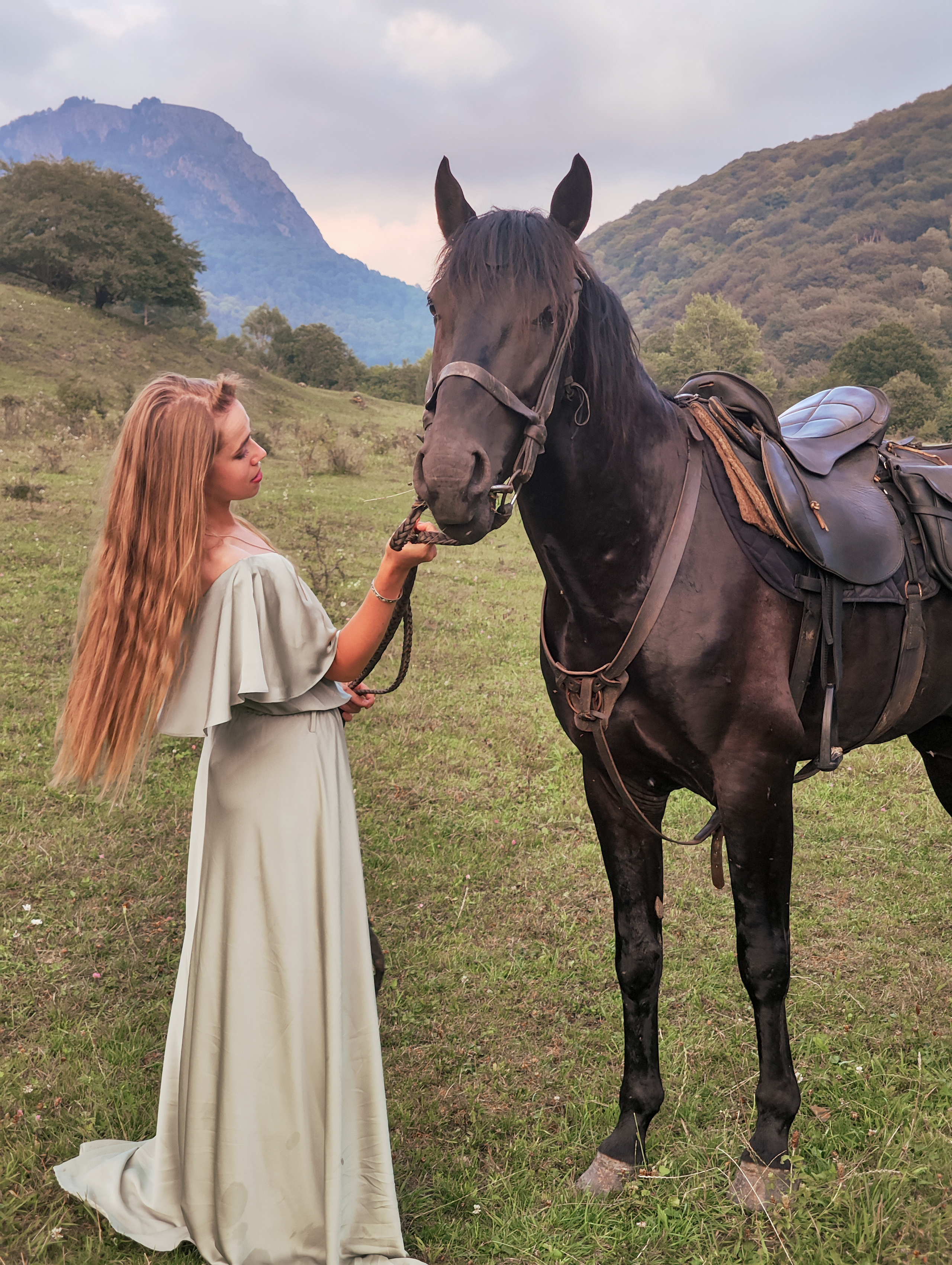 Pinroom #6 Mary S. Создание ИИ контента, фотосессии, инфографика в Москве