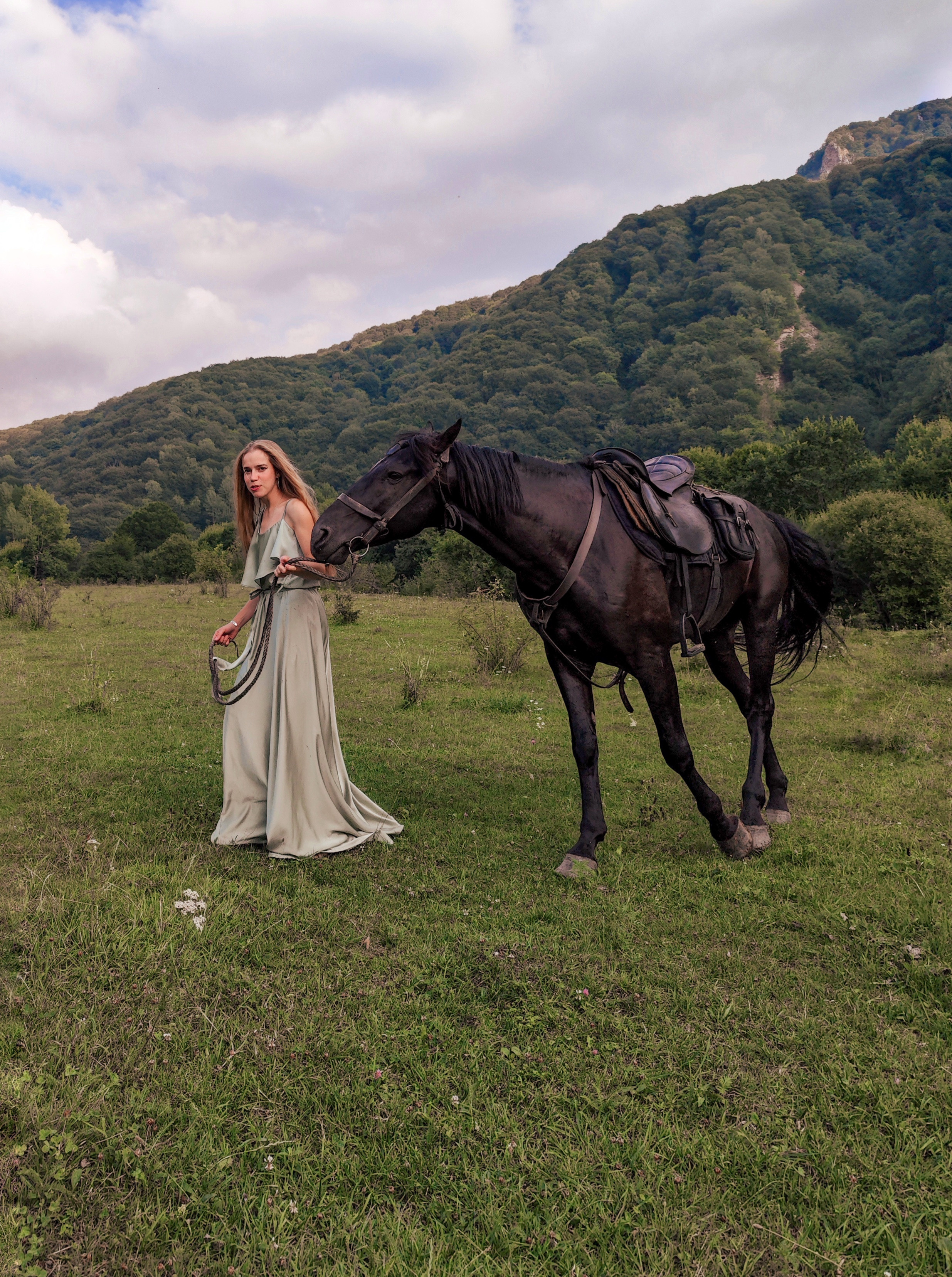 Pinroom #6 Mary S. Создание ИИ контента, фотосессии, инфографика в Москве