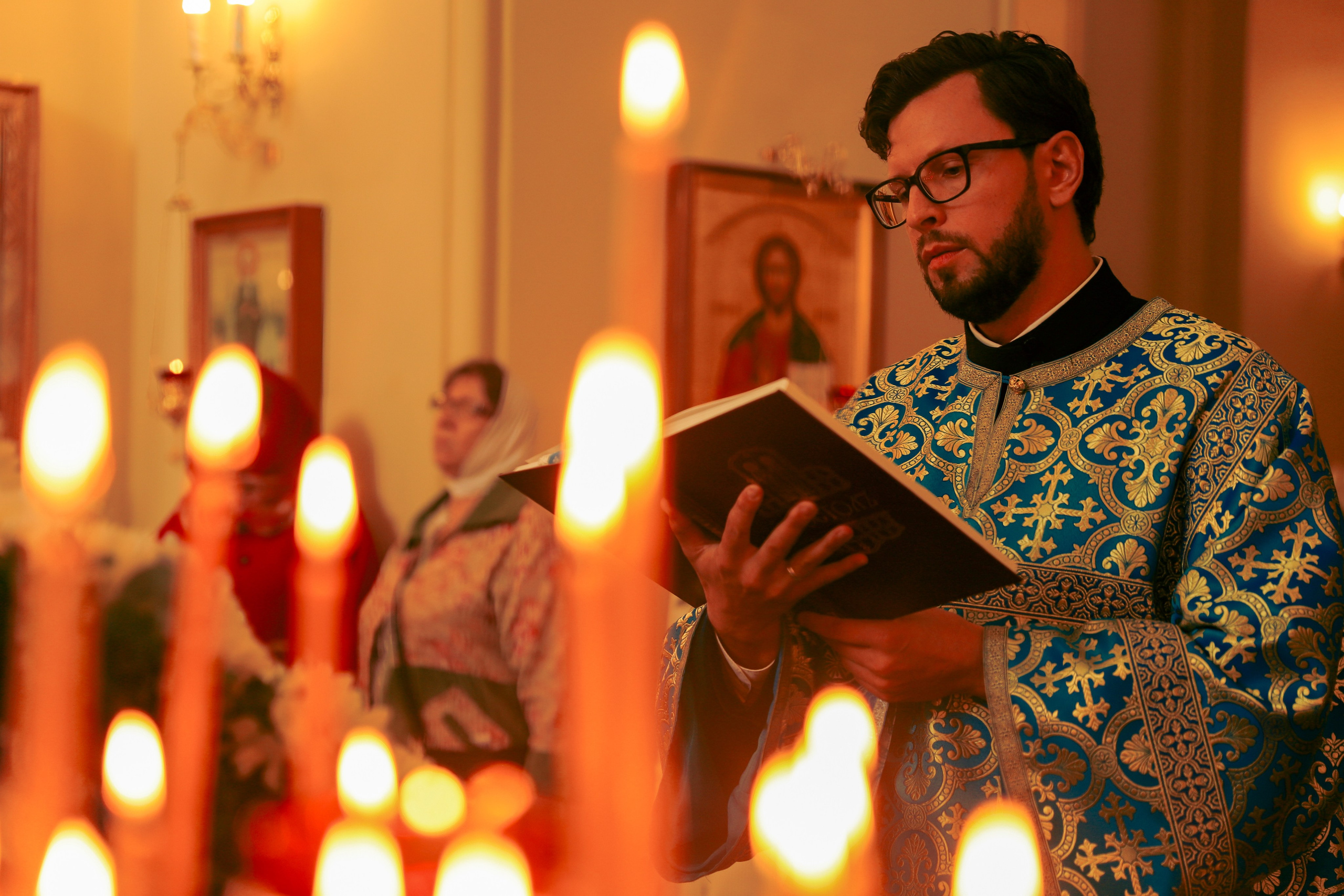 Служба в церкви