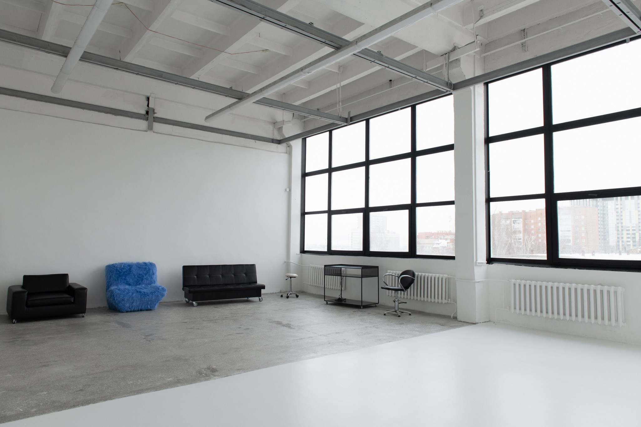 Светлая фотостудия с большими окнами. Фотограф Анастасия Малашенко, Новосибирск