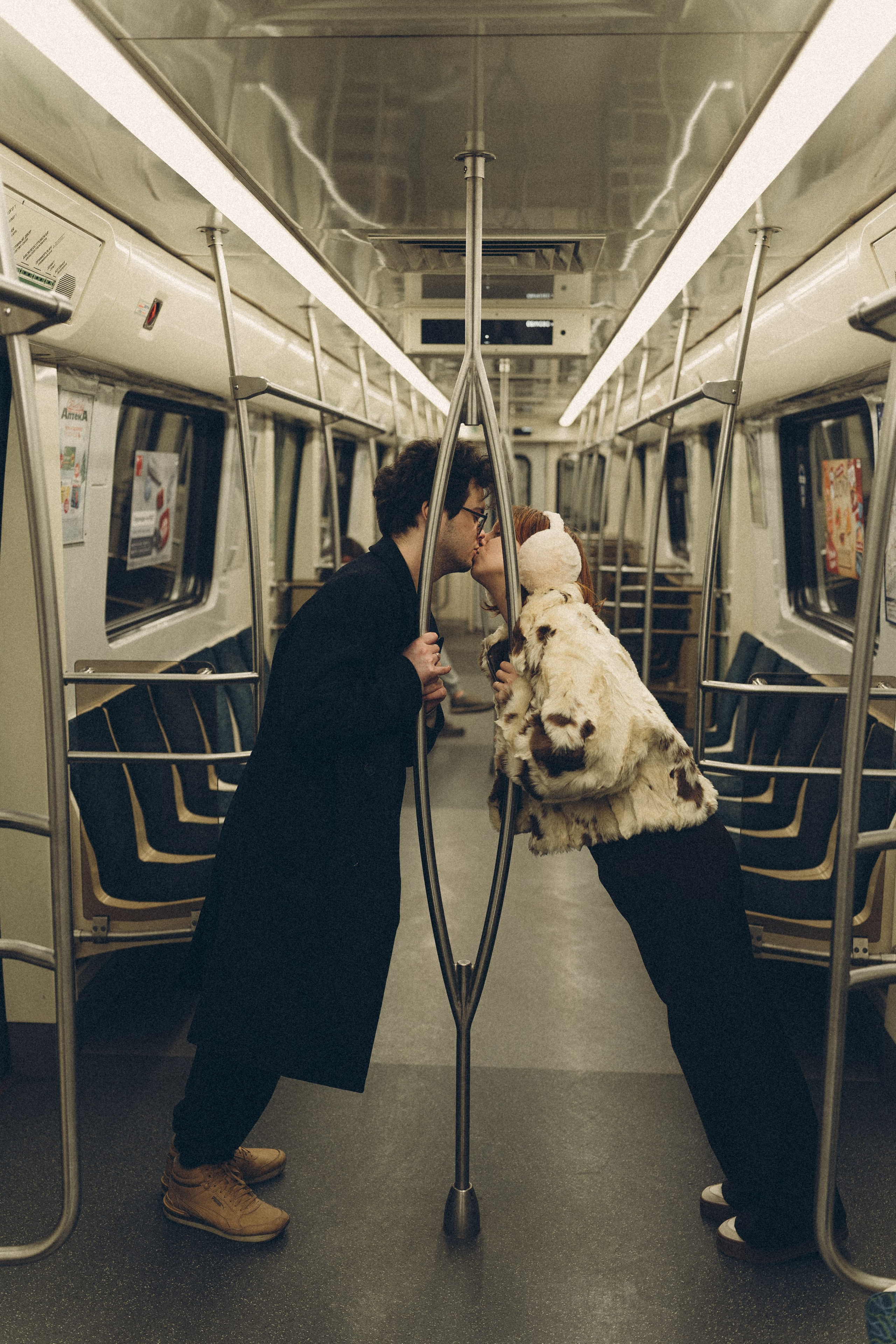 НОВОГОДНЯЯ ФОТОСЕСИИЯ ПАРЫ В МЕТРО ЛЮБОВЬ. Профессиональный фотограф, Санкт-Петербург — Виктория Богомолова