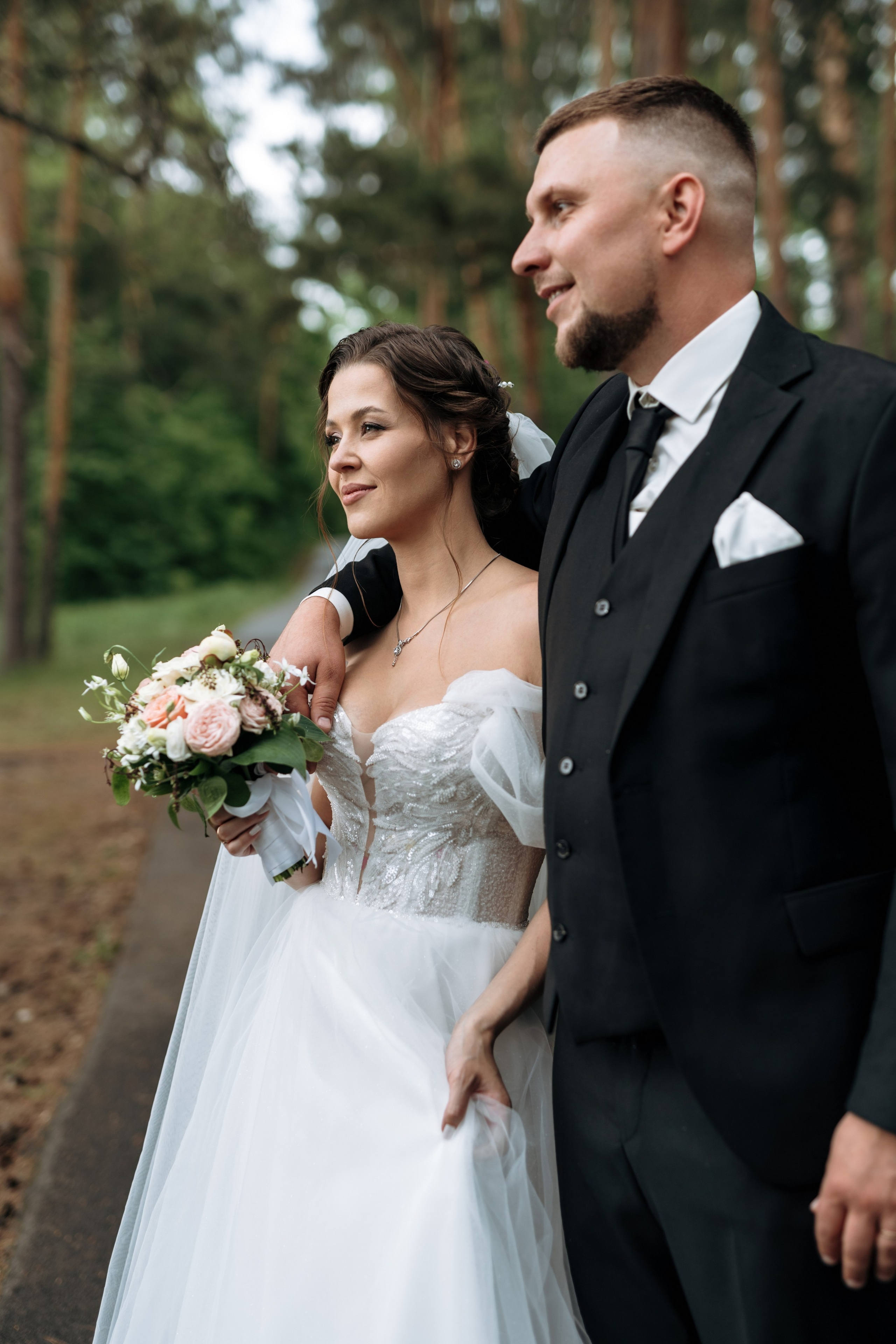 Свадебный день Яны и Максима, прогулка в лесу, Картинная галерея в Тамбове. Свадебный фотограф в Тамбове Павел Четвертков