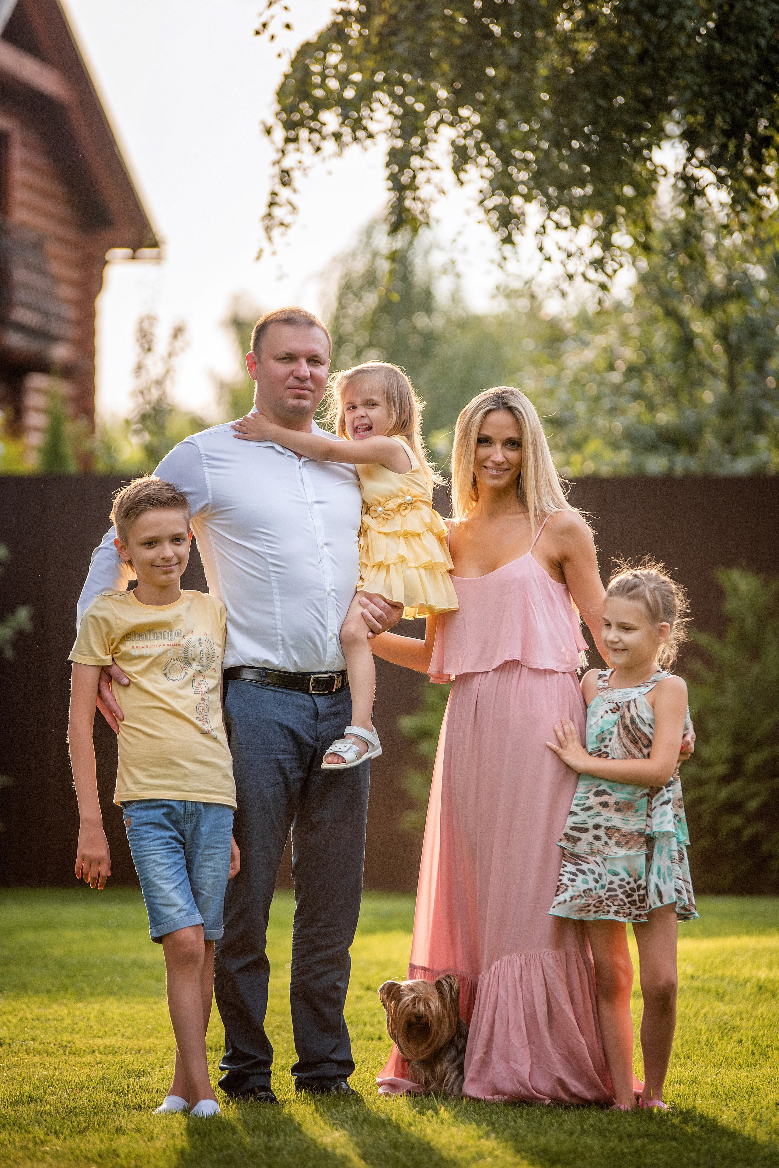 Семейный фотограф в воронеже Семейная фотосессия дети мама папа и ребенок фото на природе