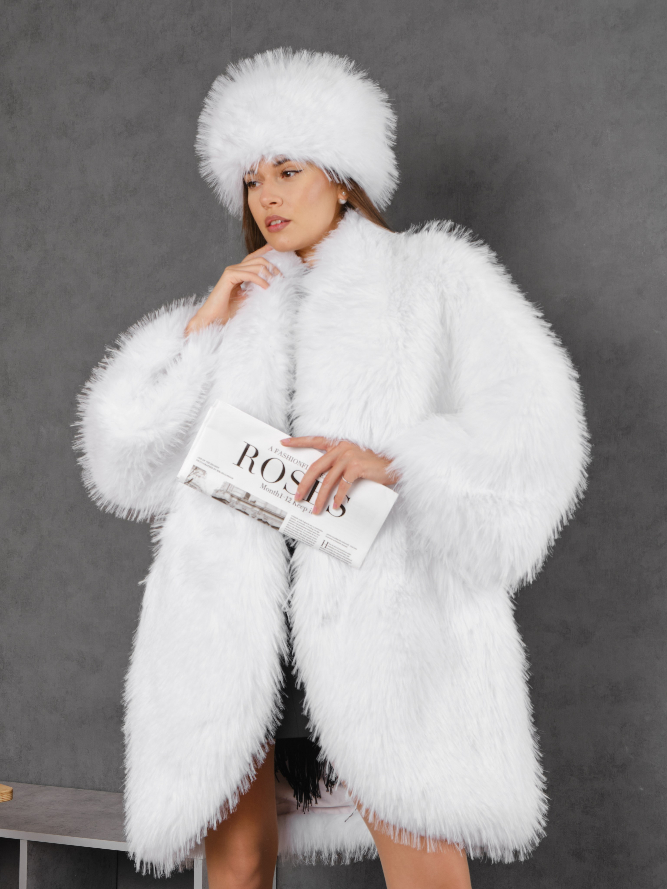 Шубы на сером фоне. Фотостудия для Wildberries Ozon