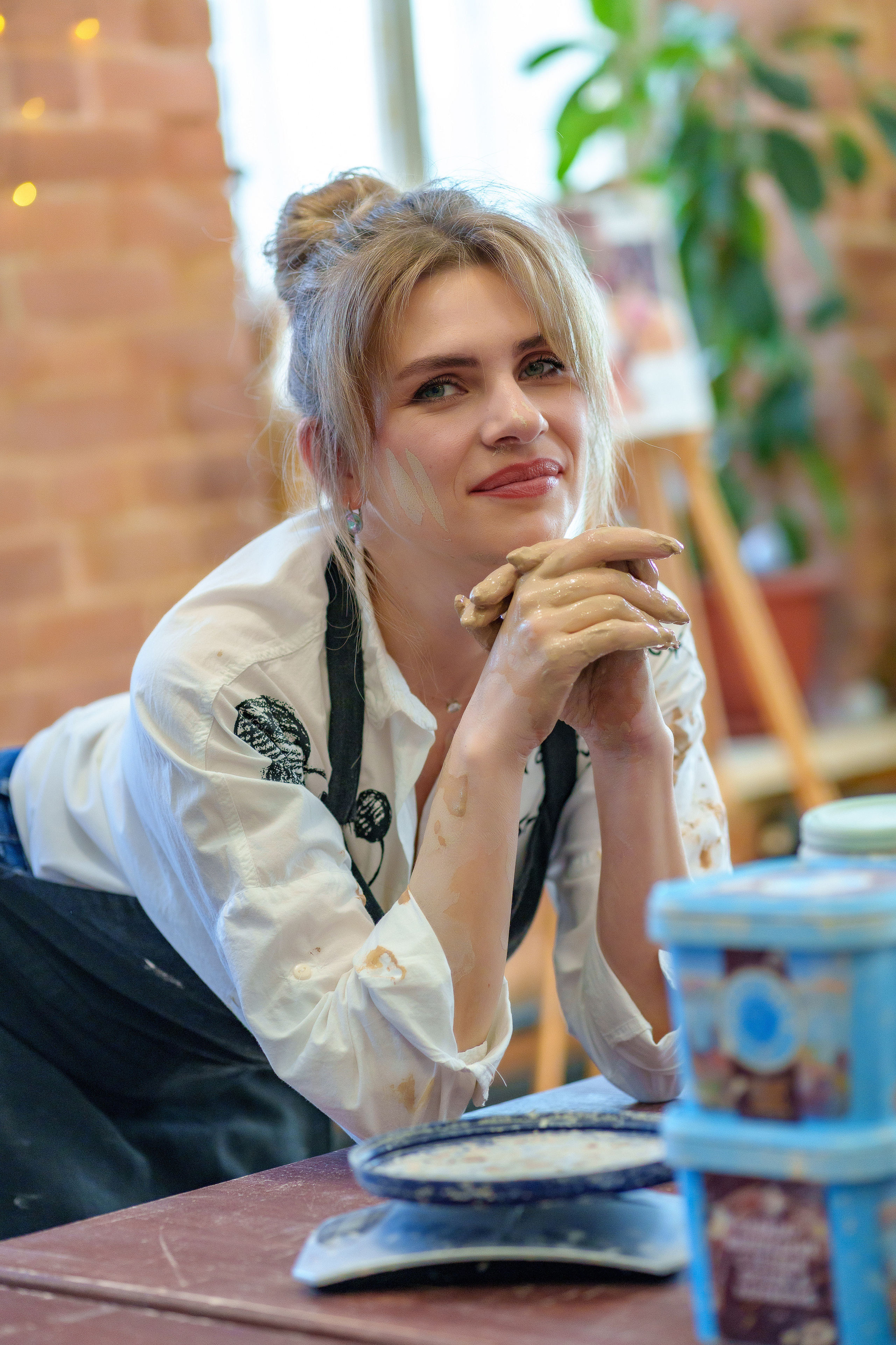 Подруги в гончарной мастерской. Школьный и семейный фотограф в Ульяновске Елена Агафонова