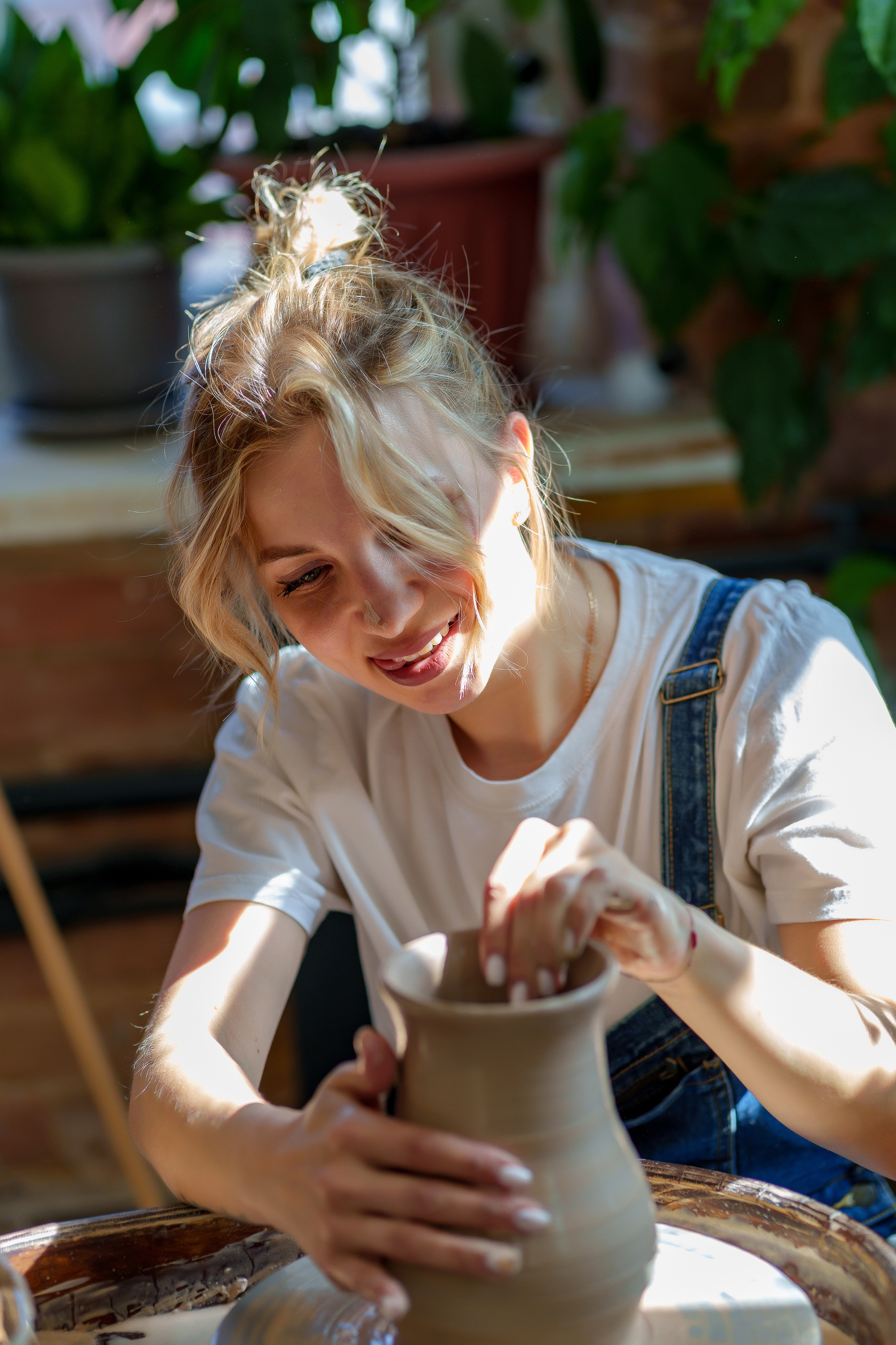 Подруги в гончарной мастерской. Школьный и семейный фотограф в Ульяновске Елена Агафонова