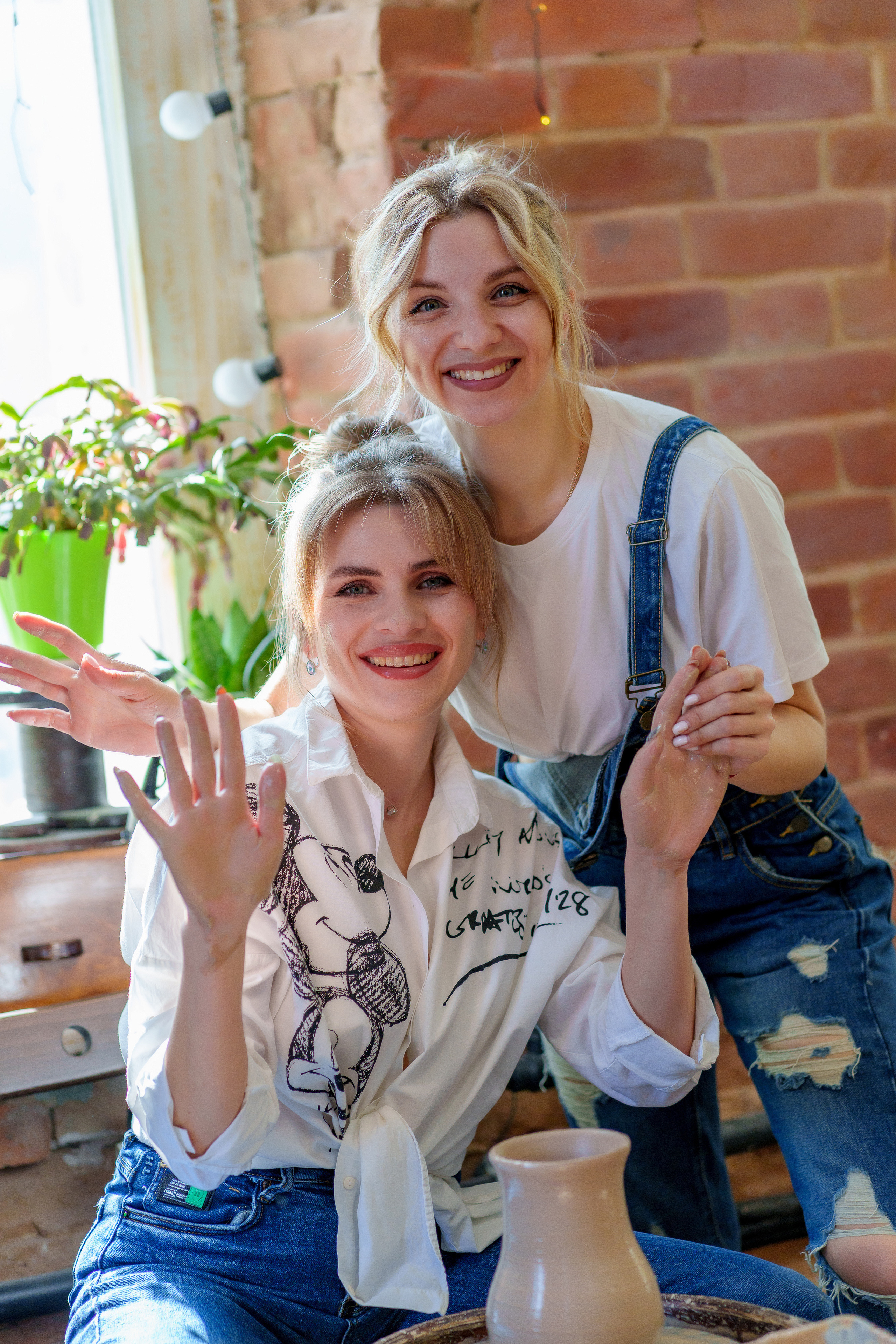 Подруги в гончарной мастерской. Школьный и семейный фотограф в Ульяновске Елена Агафонова