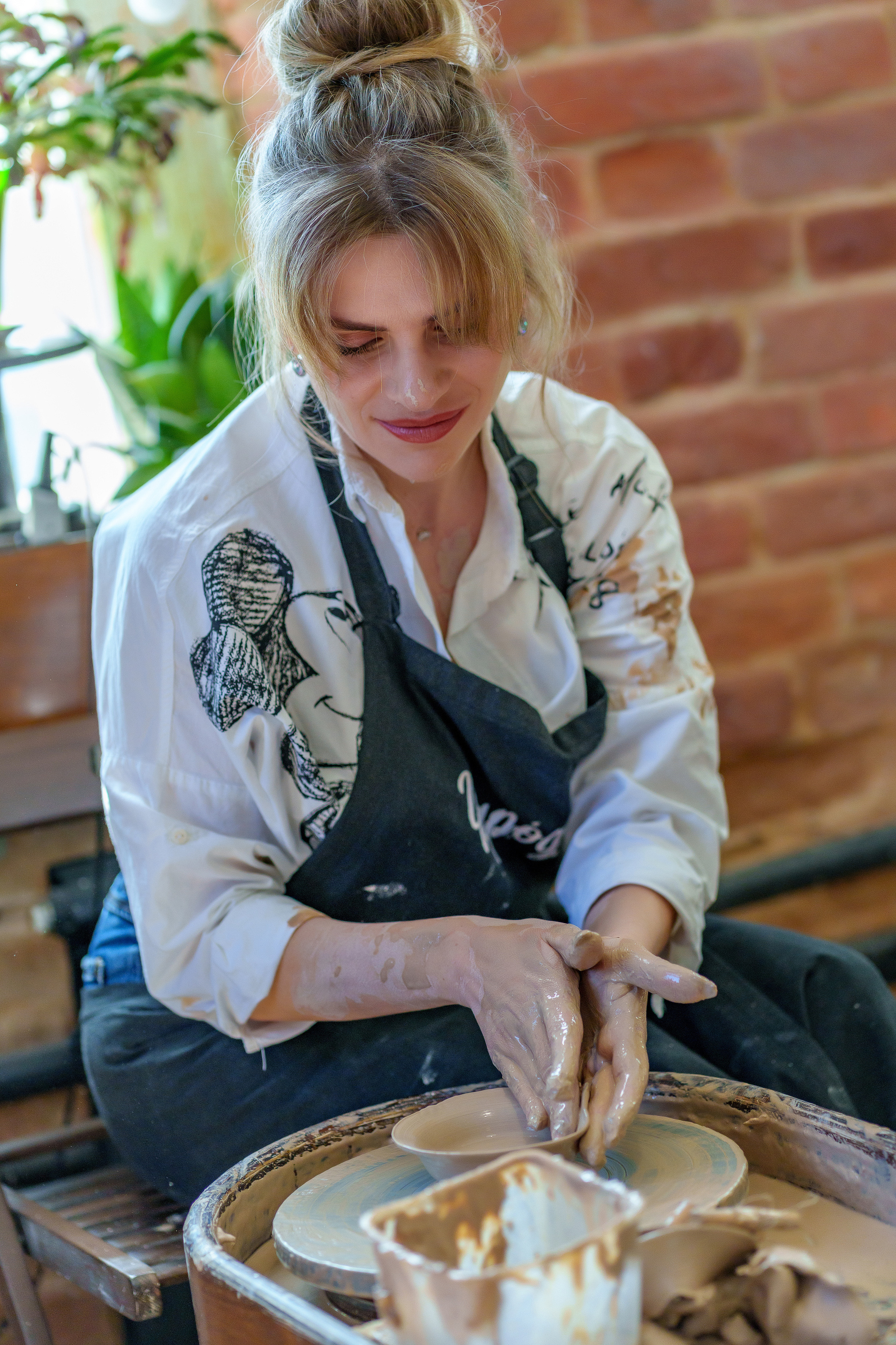 Подруги в гончарной мастерской. Школьный и семейный фотограф в Ульяновске Елена Агафонова