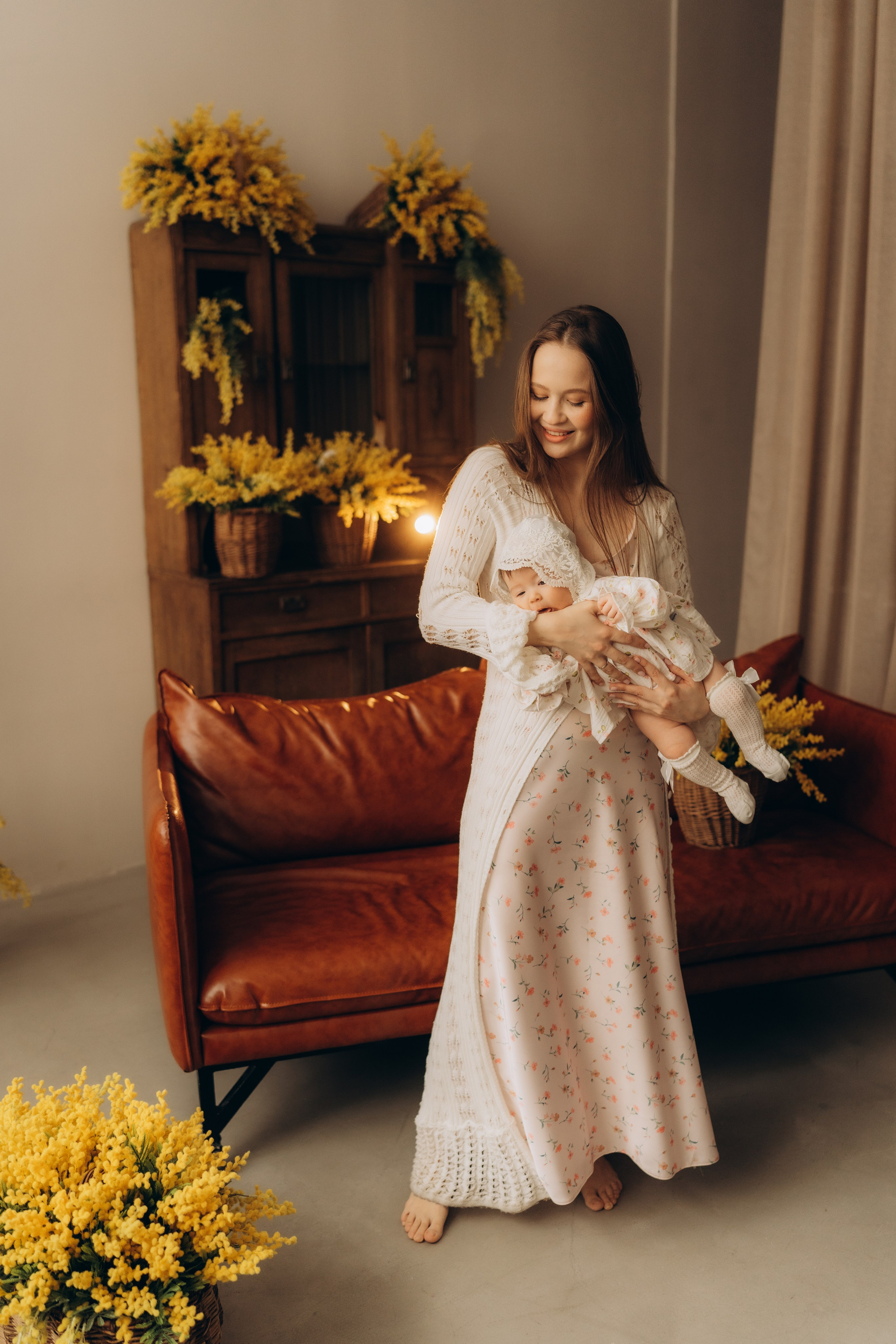 Мама с дочкой и мимозы. Семейный фотограф в Казани