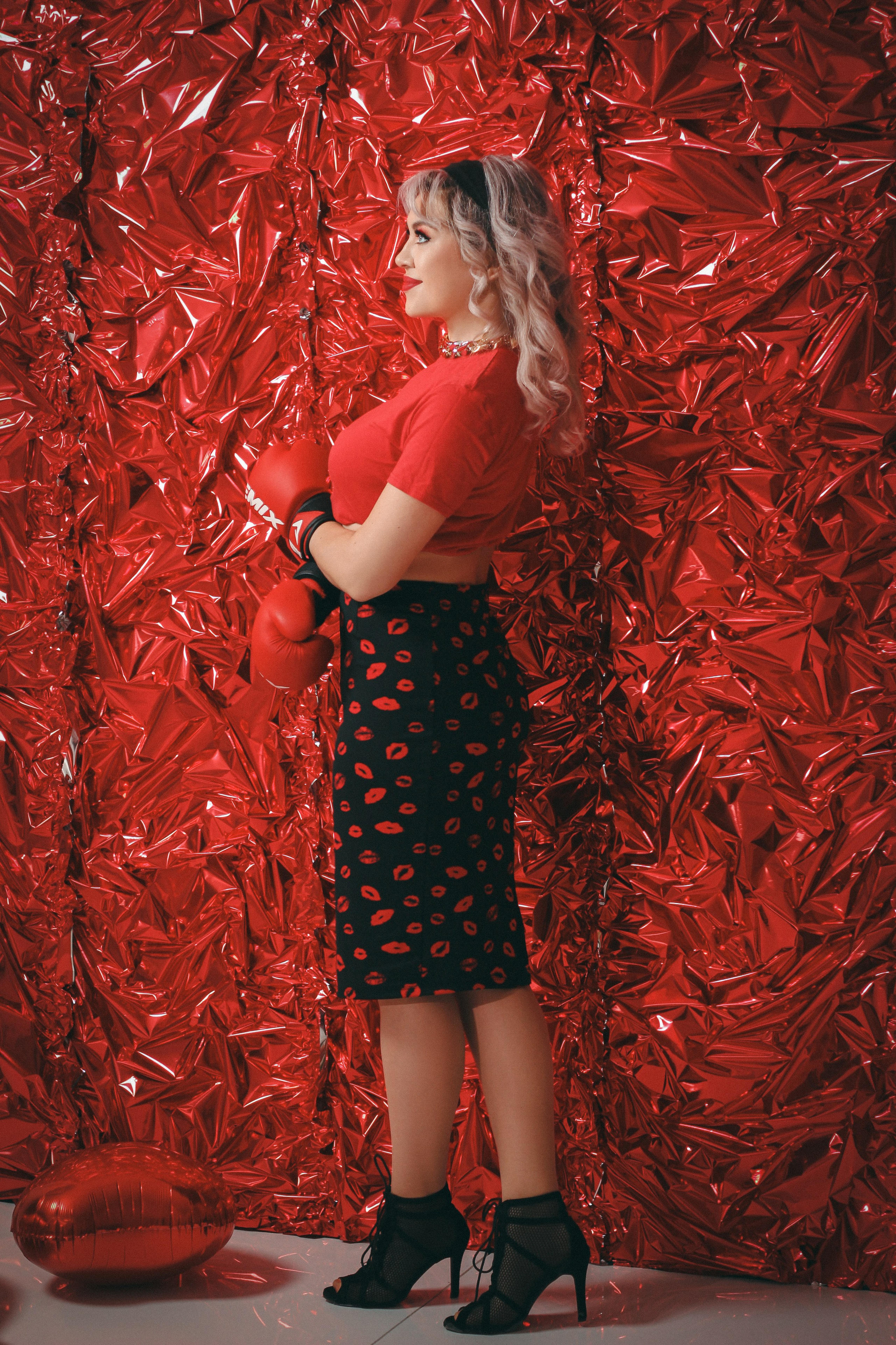 Девушка в красном. Фотограф Красноярск