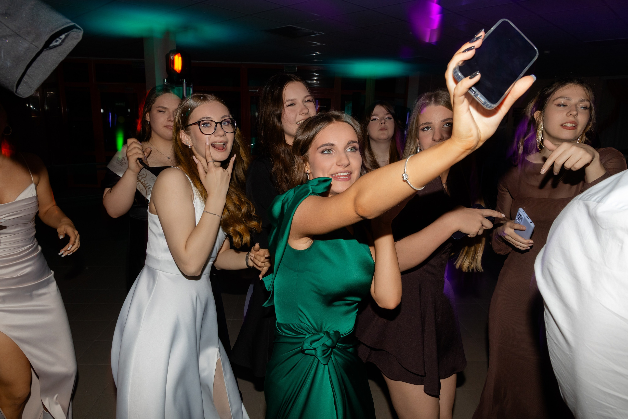 Школьный выпускной 2025 год в Минске, Беларуси. Свадебный фотограф в Минске/Беларуси Сергей Спиридонов