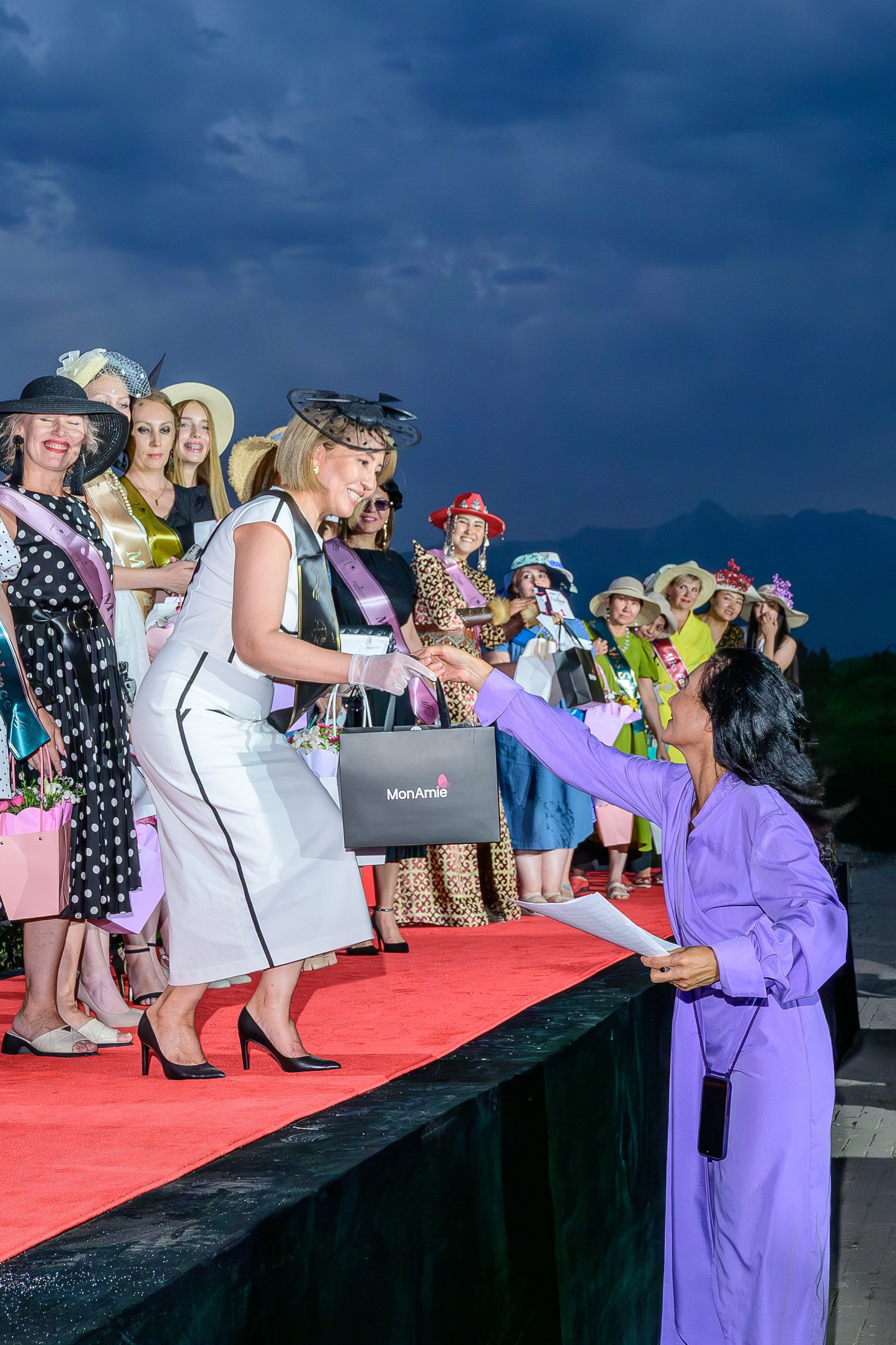 Фотосъемка мероприятия  Показ моды приуроченный к классическим скачкам Derby Day. Фотограф в Алматы Егор Поленов