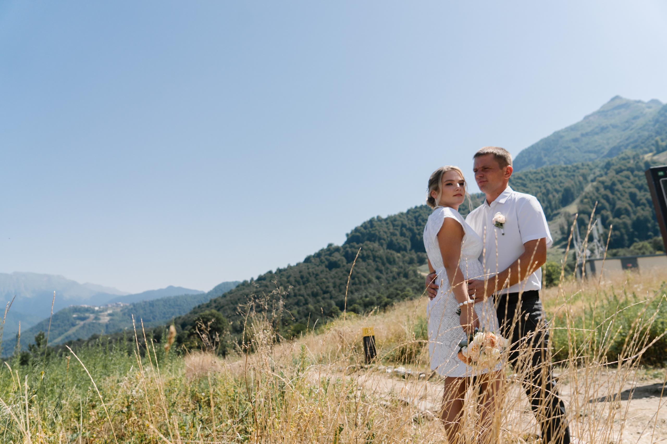 Красивая свадебная прогулка в красной поляне. Фотограф в Сочи Тиунова Маргарита и Тиунов Евгений