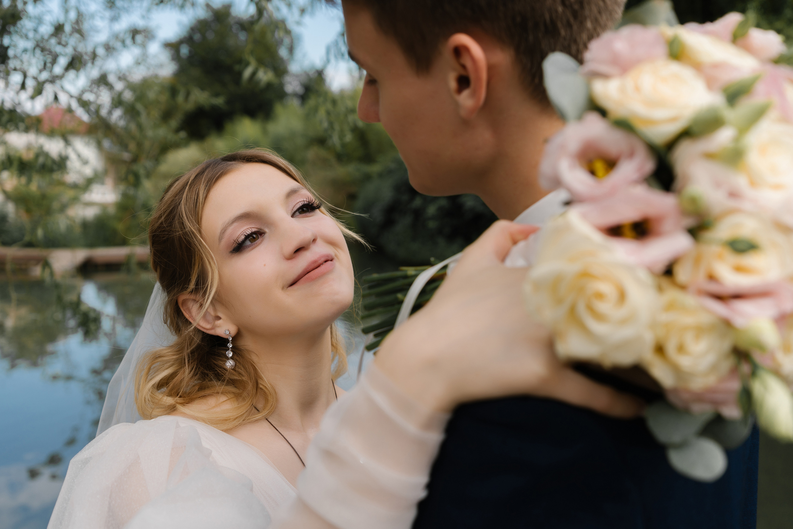 Красивая свадьба в ЗАГСе Адлера и в парке южные культуры. Фотограф в Сочи Тиунова Маргарита и Тиунов Евгений