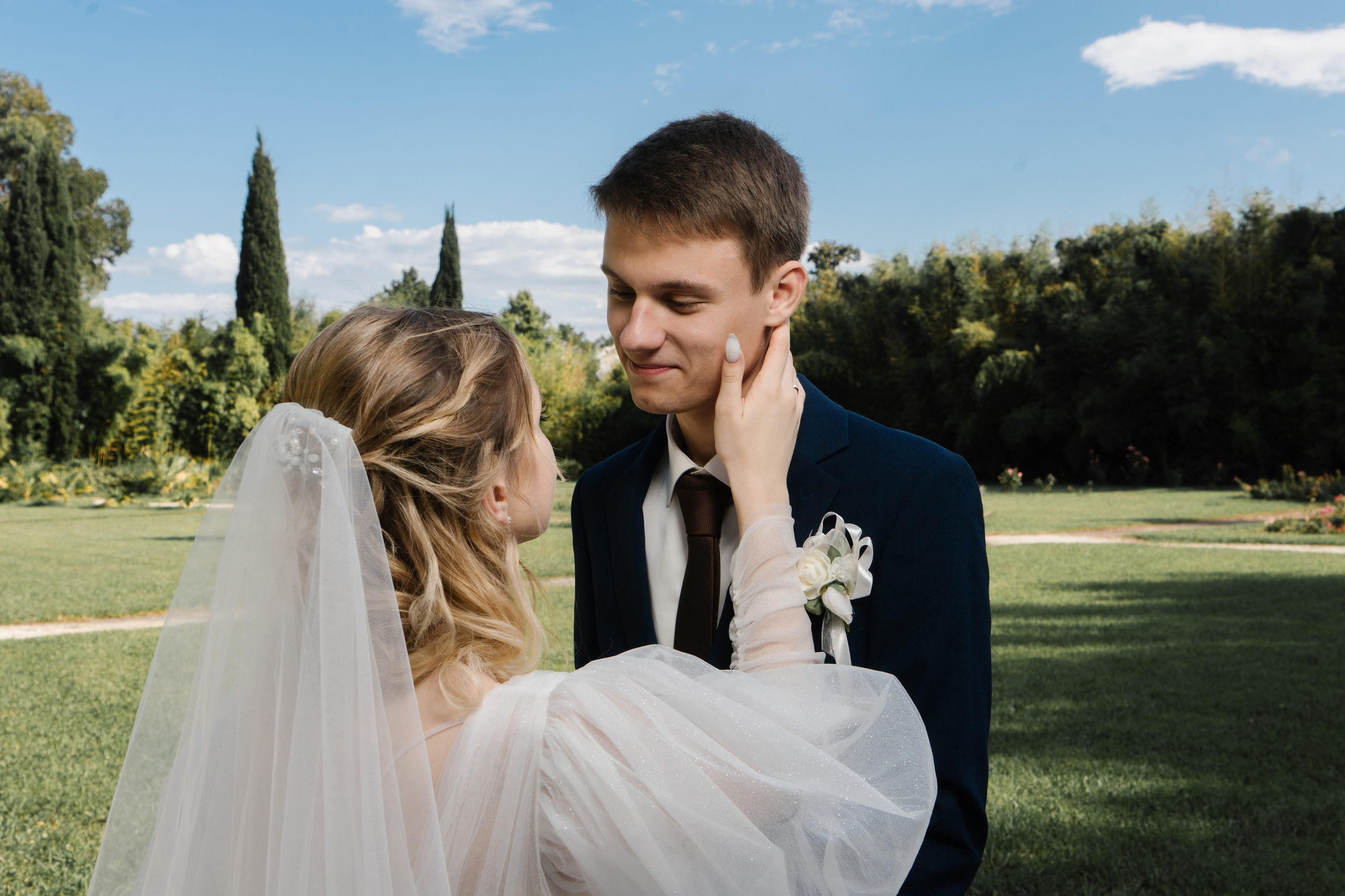 Красивая свадьба в ЗАГСе Адлера и в парке южные культуры. Фотограф в Сочи Тиунова Маргарита и Тиунов Евгений