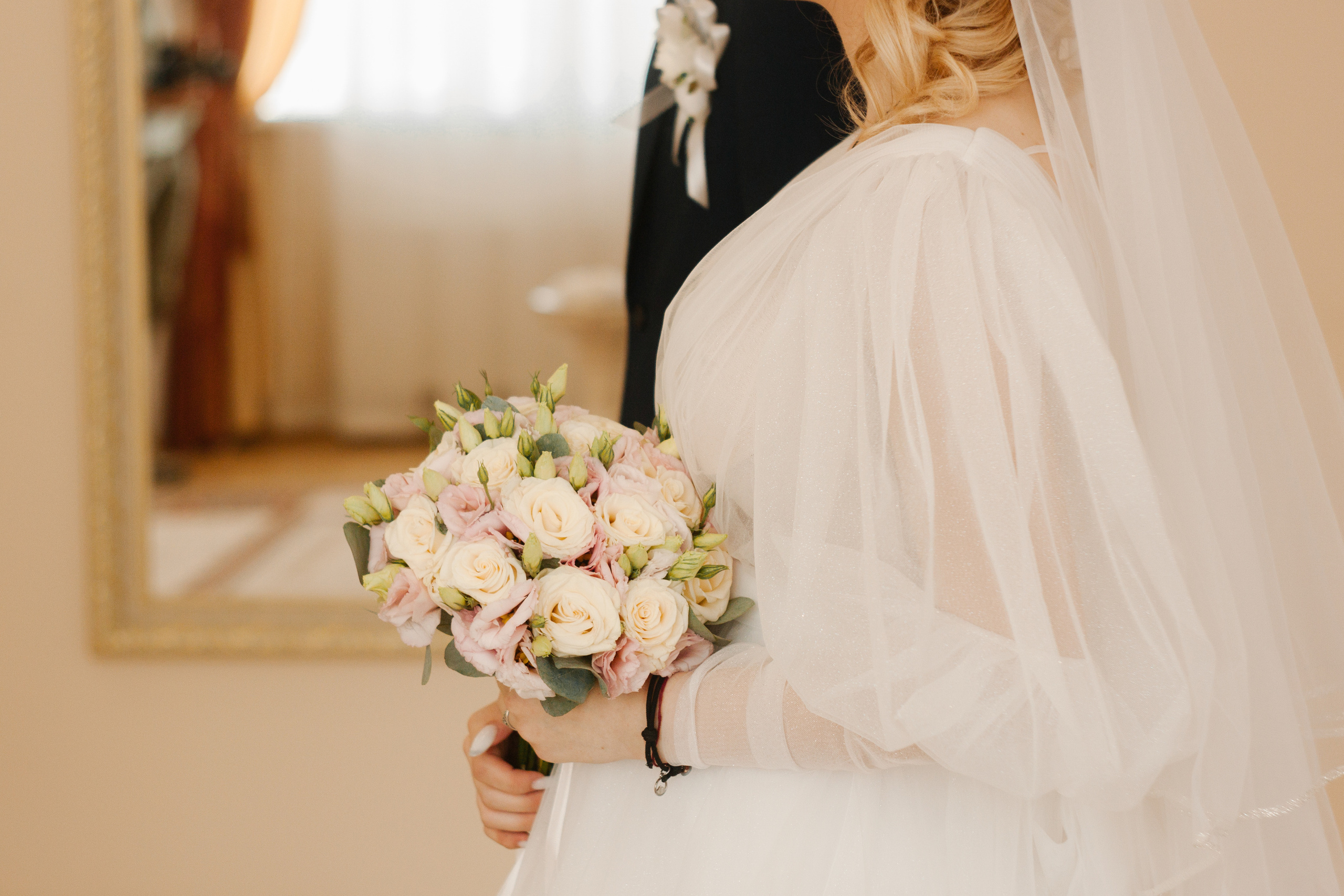 Красивая свадьба в ЗАГСе Адлера и в парке южные культуры. Фотограф в Сочи Тиунова Маргарита и Тиунов Евгений