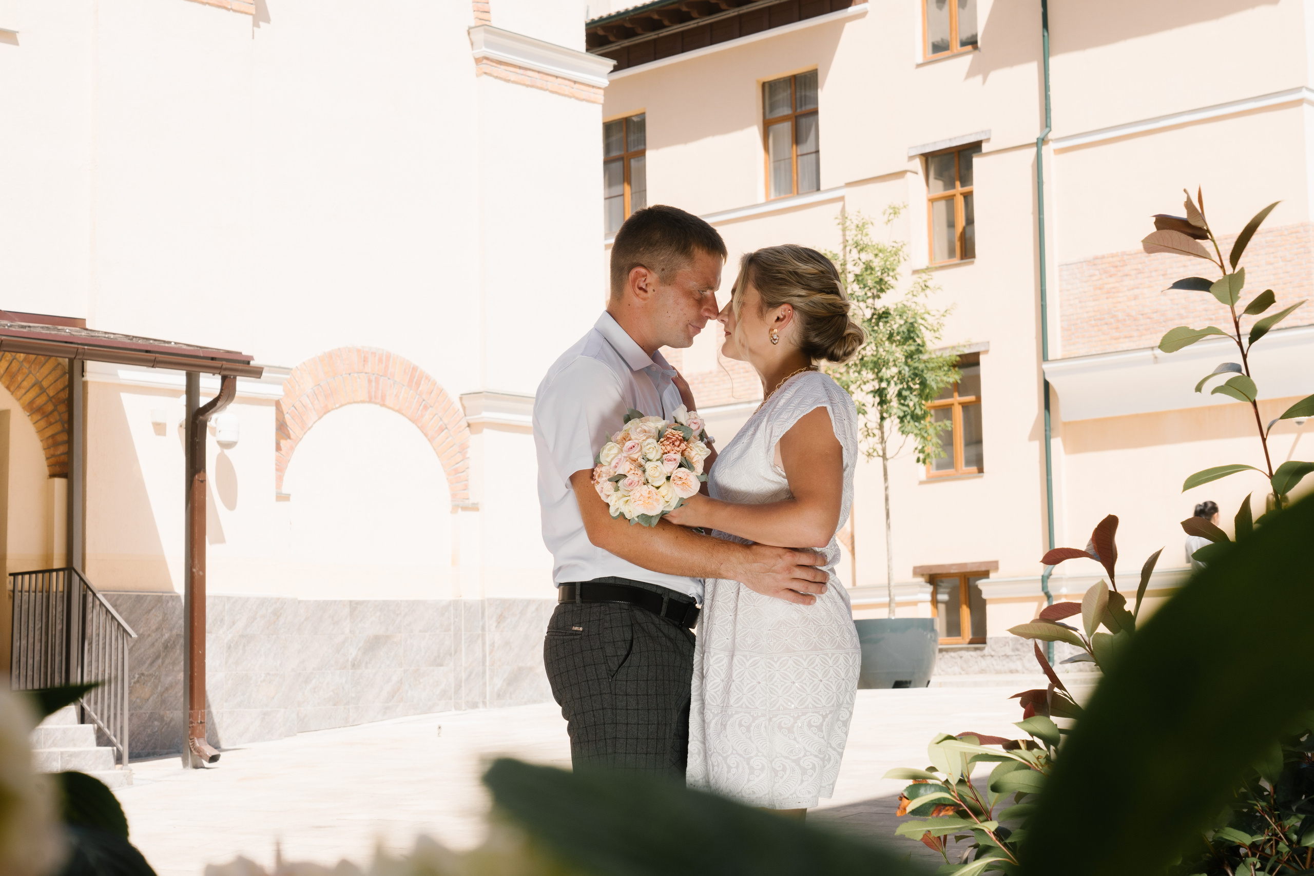 Красивая свадебная прогулка в красной поляне. Фотограф в Сочи Тиунова Маргарита и Тиунов Евгений