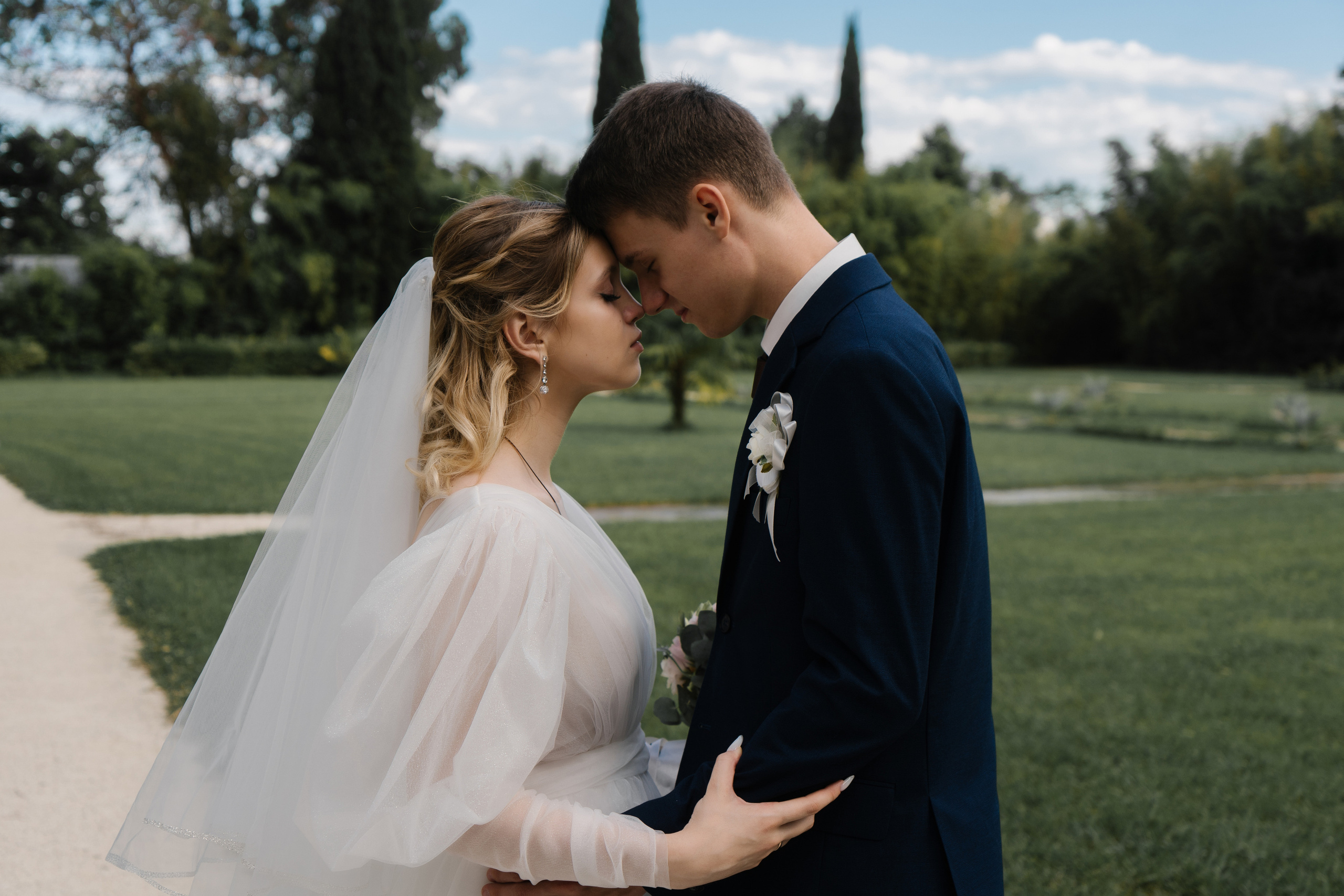 Красивая свадьба в ЗАГСе Адлера и в парке южные культуры. Фотограф в Сочи Тиунова Маргарита и Тиунов Евгений