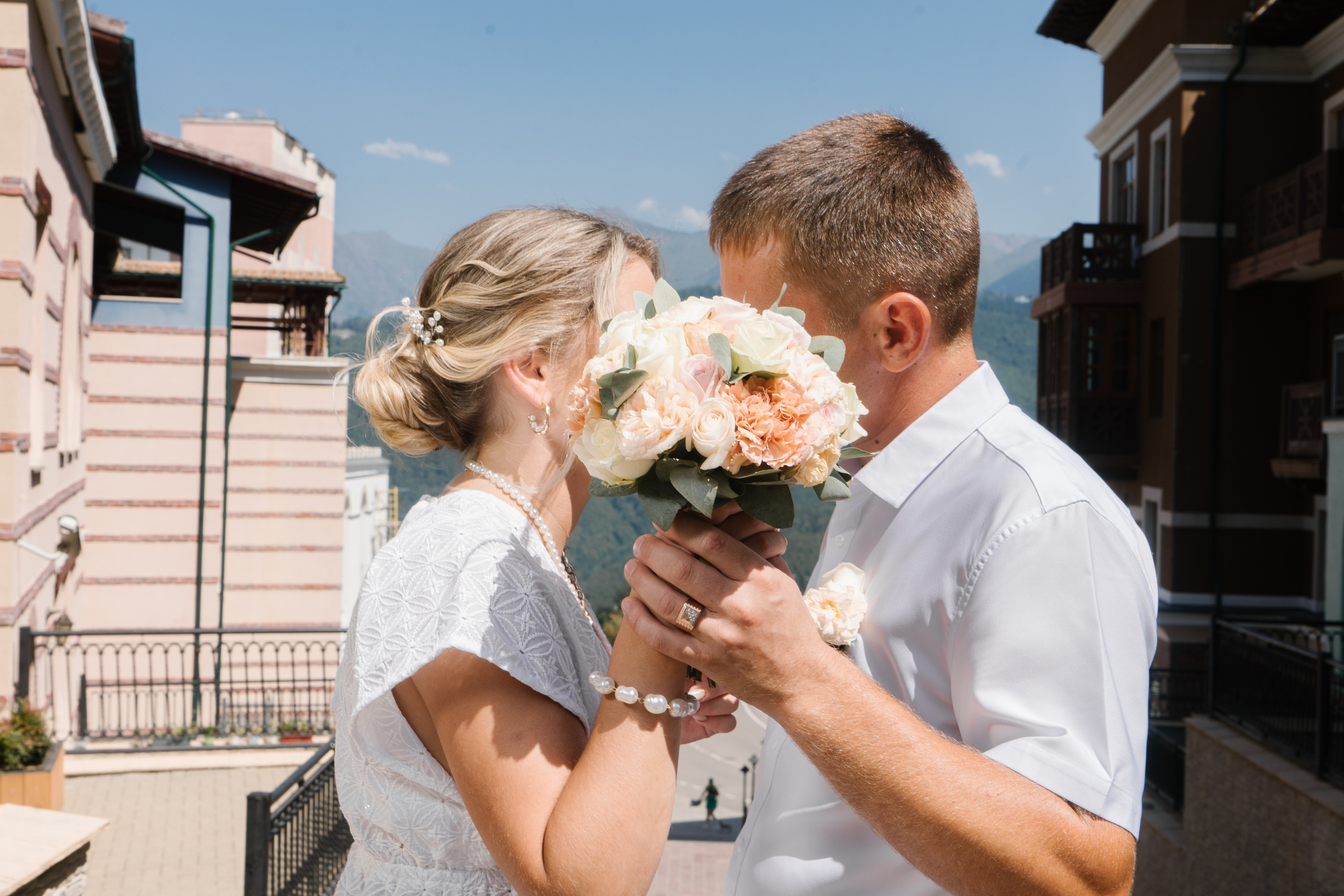 Красивая свадебная прогулка в красной поляне. Фотограф в Сочи Тиунова Маргарита и Тиунов Евгений