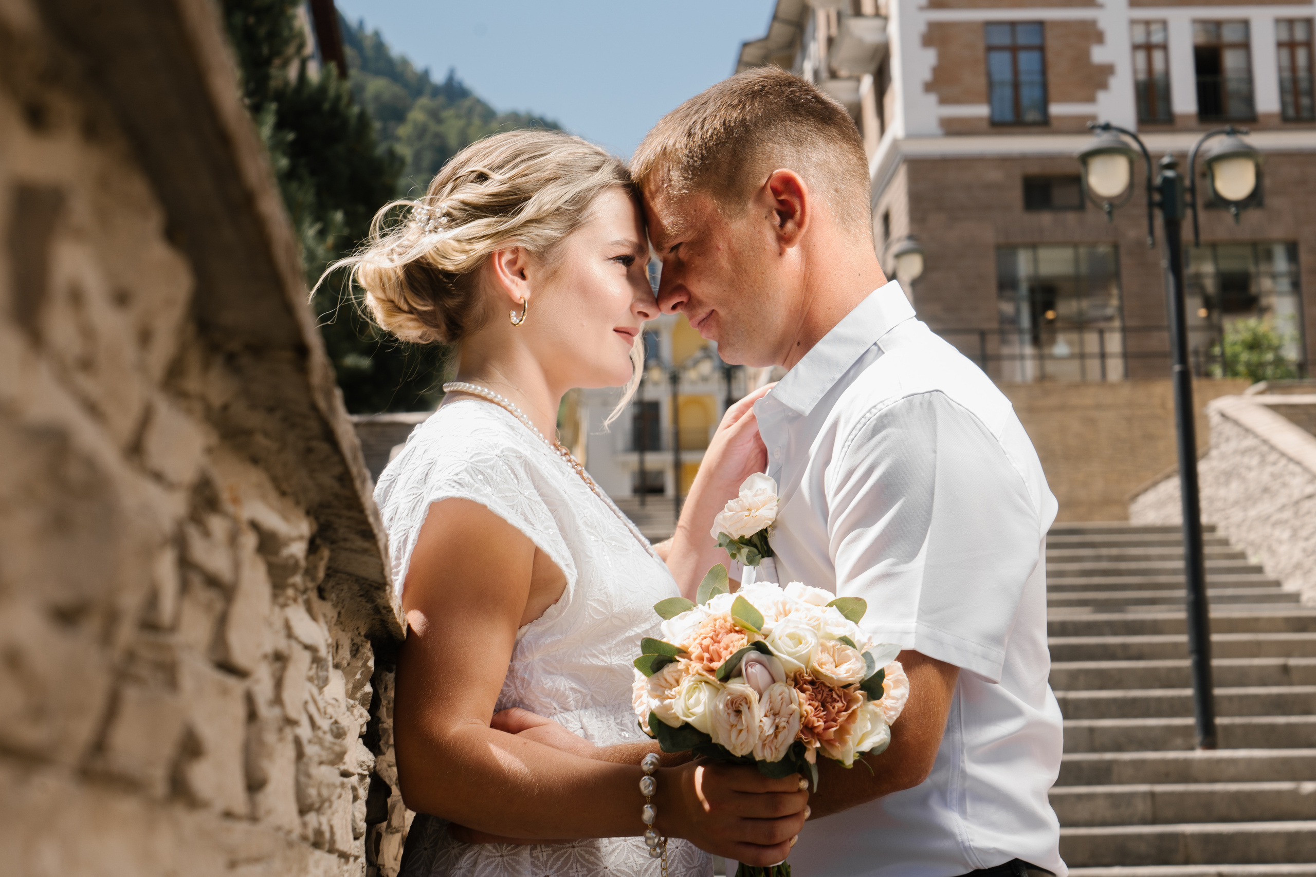 Красивая свадебная прогулка в красной поляне. Фотограф в Сочи Тиунова Маргарита и Тиунов Евгений