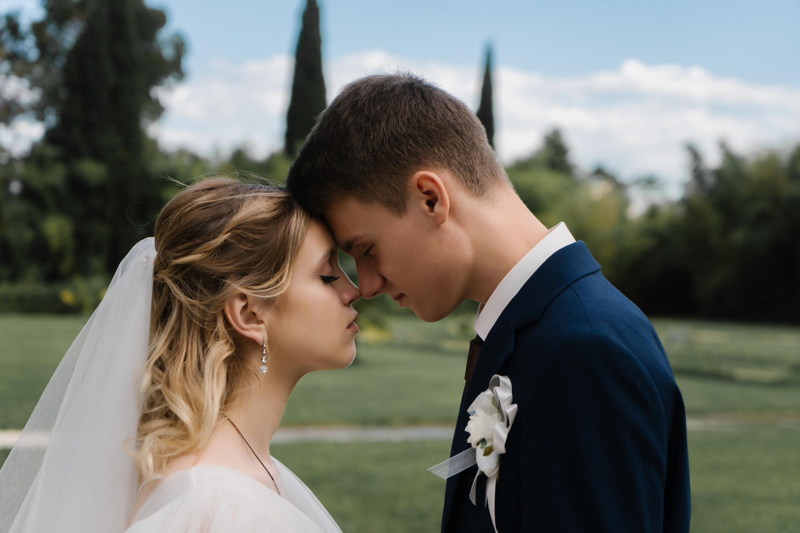 Красивая свадьба в ЗАГСе Адлера и в парке южные культуры. Фотограф в Сочи Тиунова Маргарита и Тиунов Евгений