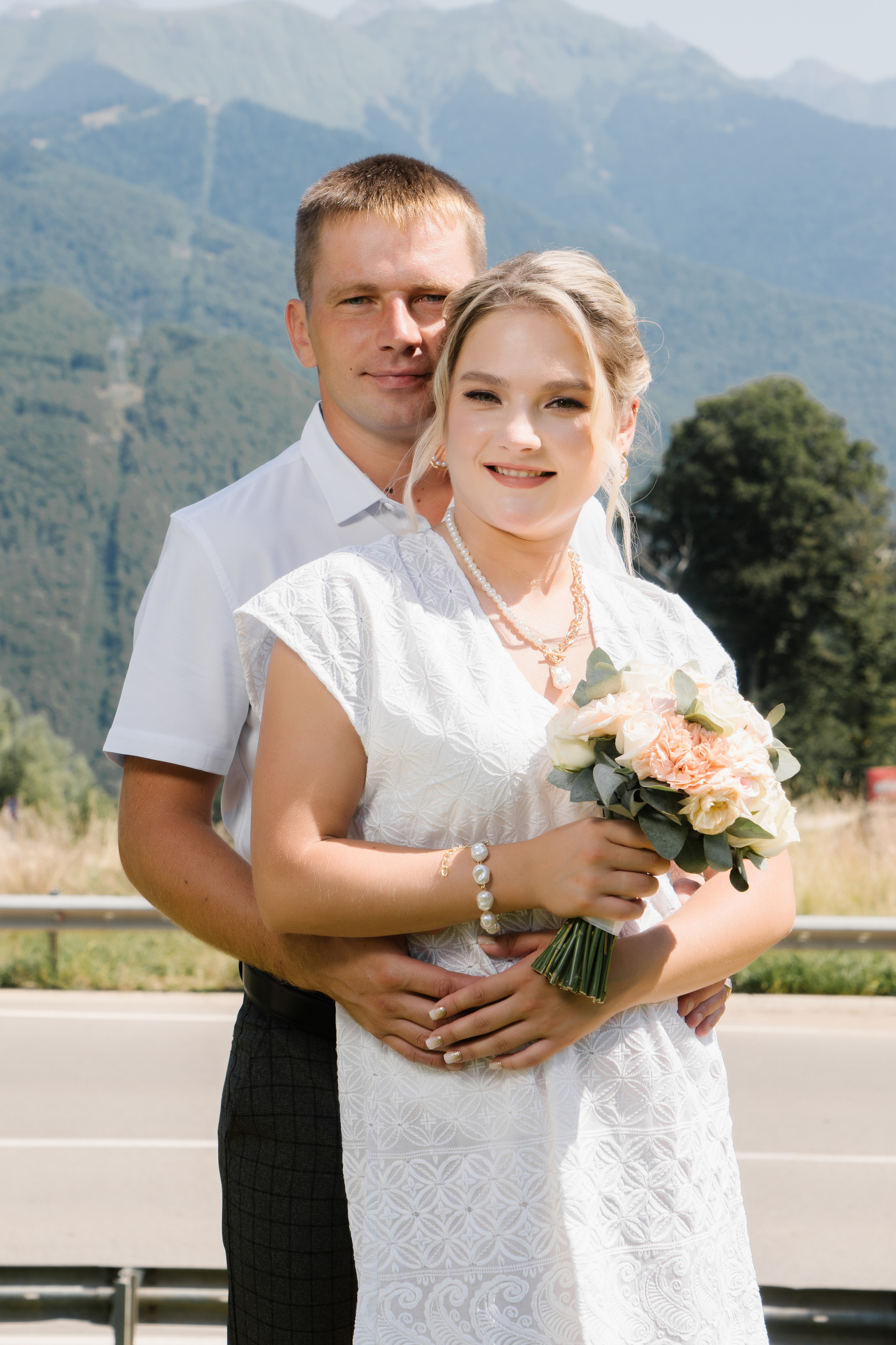 Красивая свадебная прогулка в красной поляне. Фотограф в Сочи Тиунова Маргарита и Тиунов Евгений