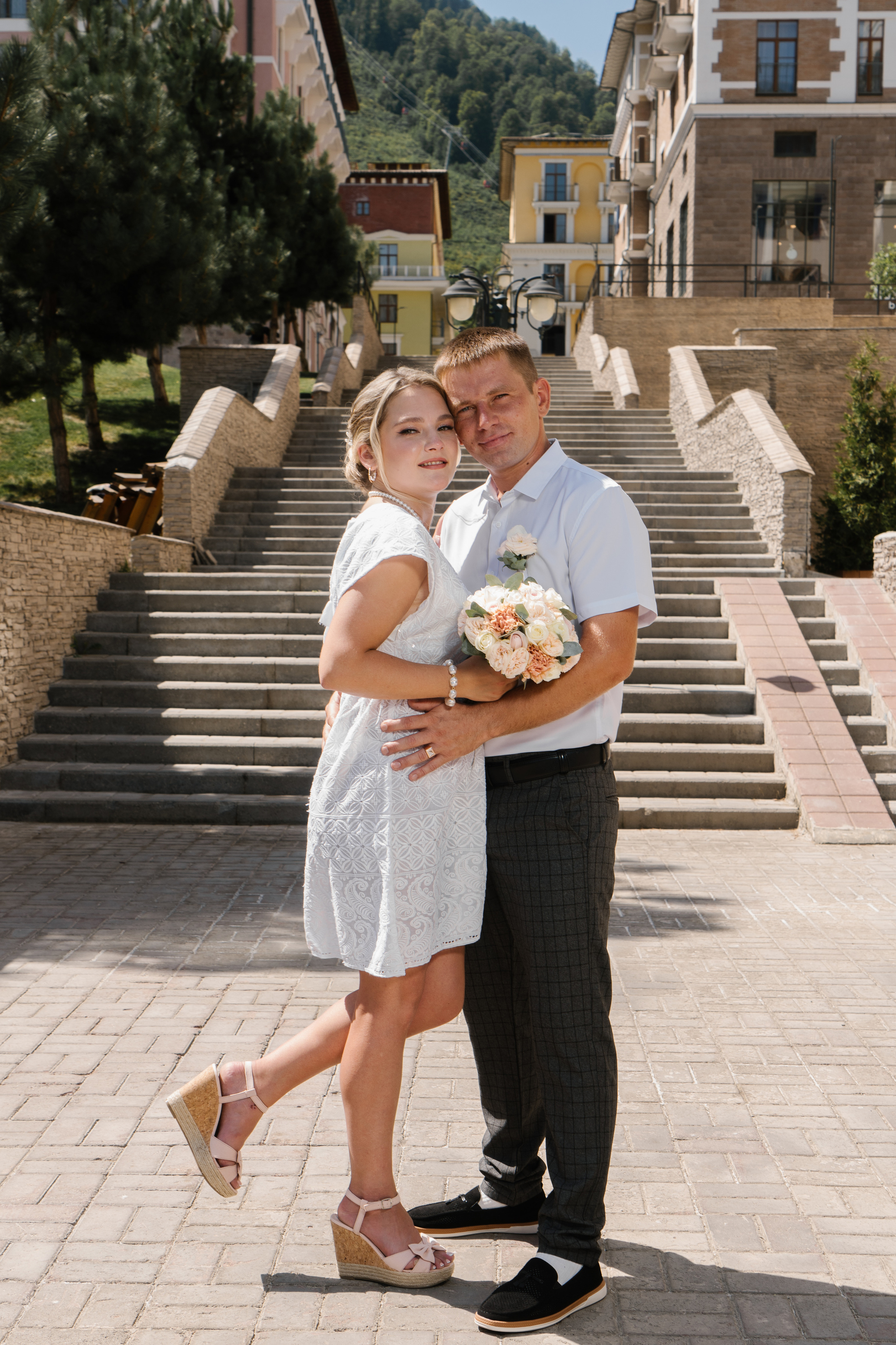 Красивая свадебная прогулка в красной поляне. Фотограф в Сочи Тиунова Маргарита и Тиунов Евгений