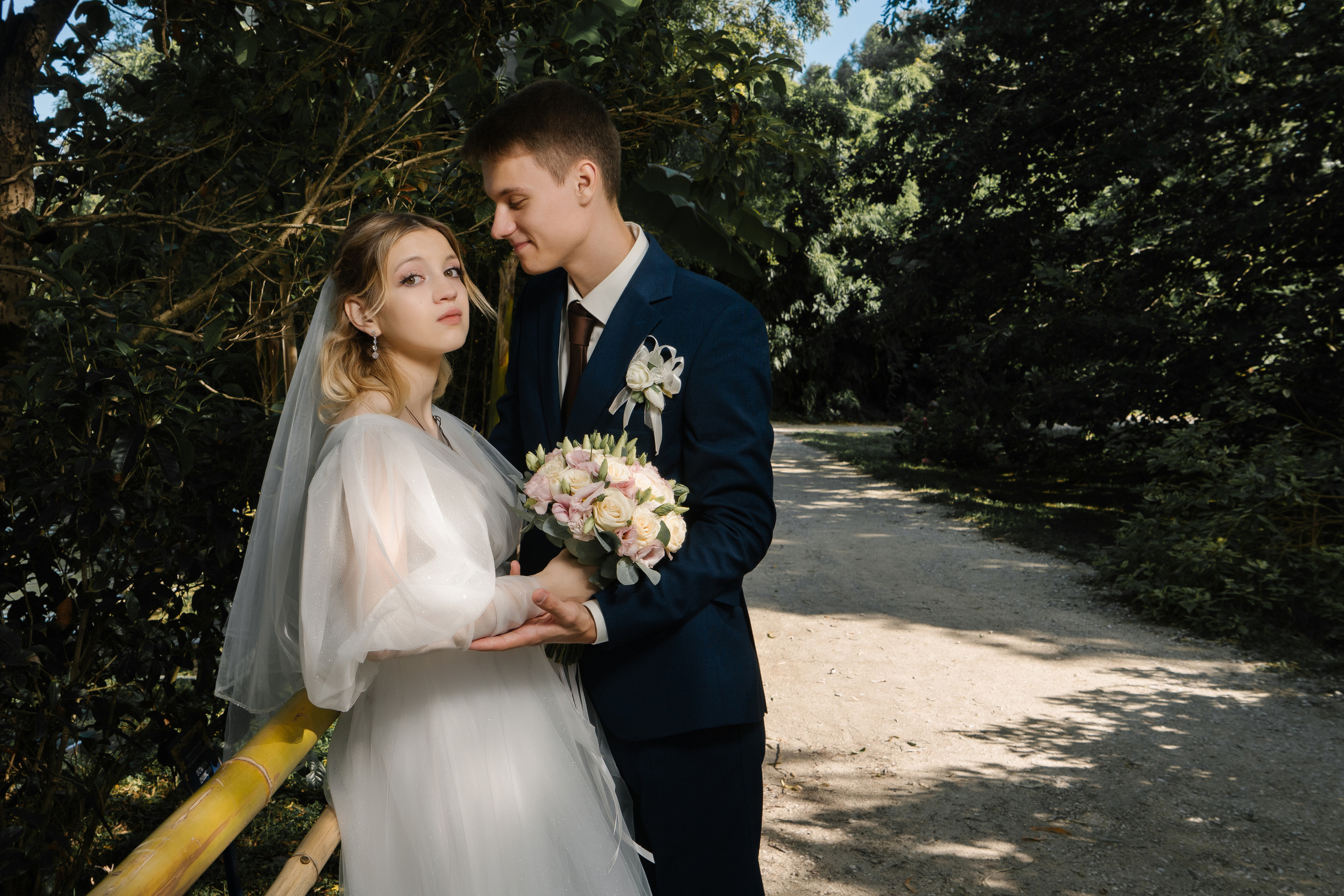 Красивая свадьба в ЗАГСе Адлера и в парке южные культуры. Фотограф в Сочи Тиунова Маргарита и Тиунов Евгений