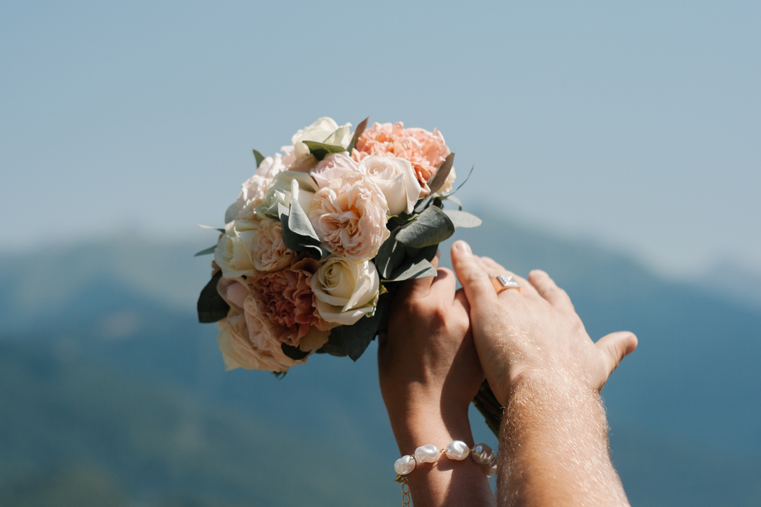 Красивая свадебная прогулка в красной поляне. Фотограф в Сочи Тиунова Маргарита и Тиунов Евгений