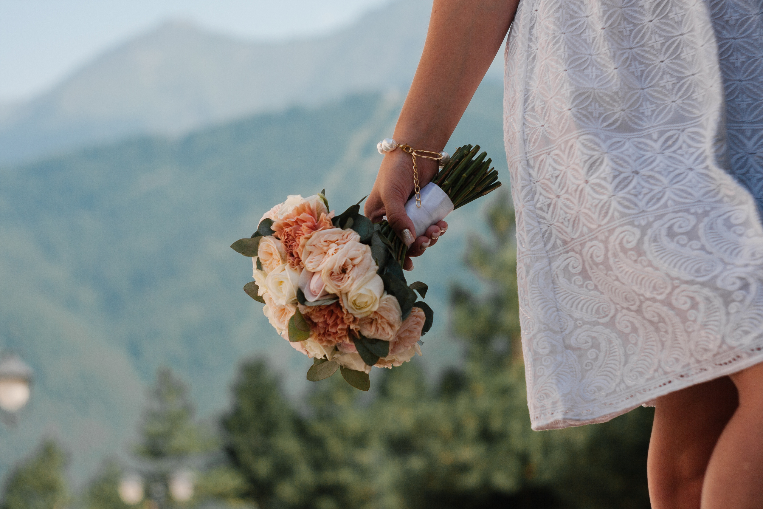 Красивая свадебная прогулка в красной поляне. Фотограф в Сочи Тиунова Маргарита и Тиунов Евгений