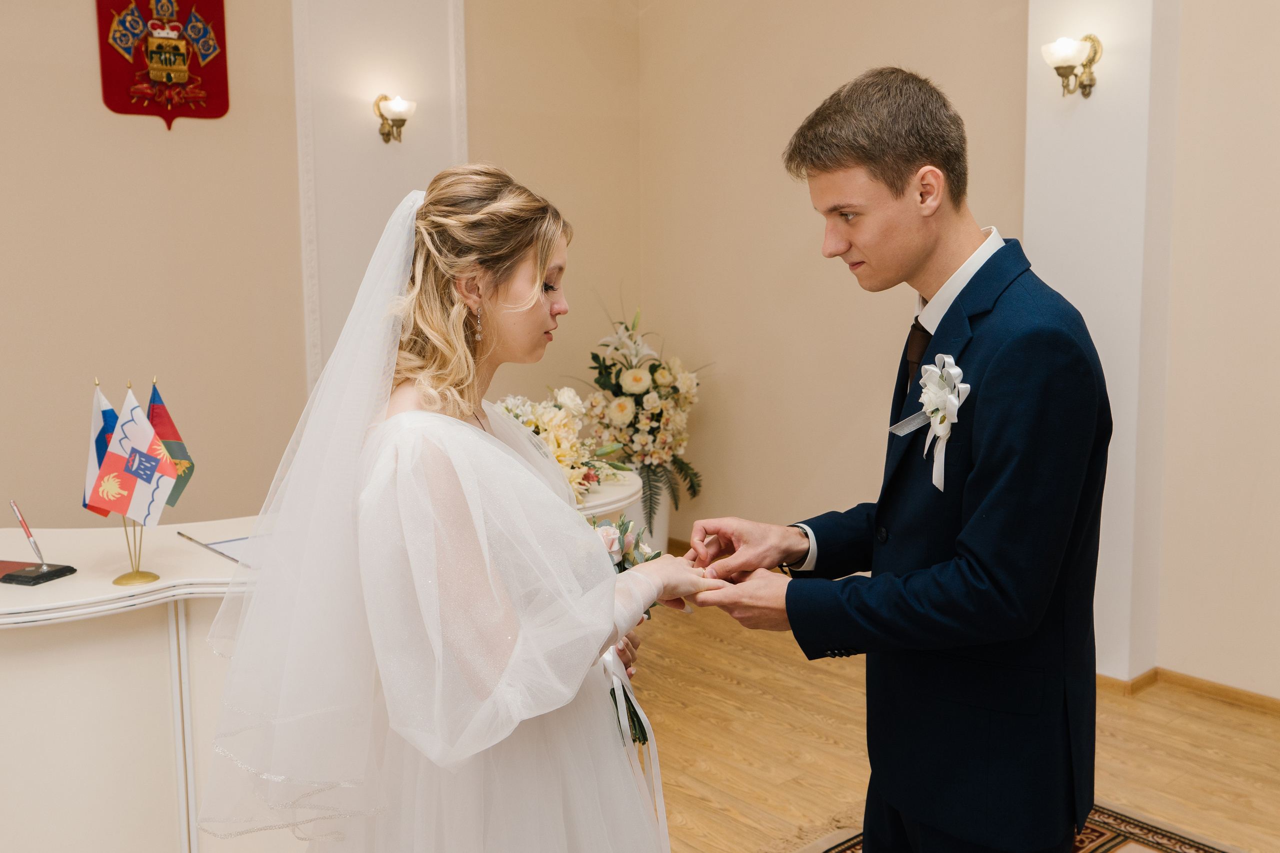 Красивая свадьба в ЗАГСе Адлера и в парке южные культуры. Фотограф в Сочи Тиунова Маргарита и Тиунов Евгений