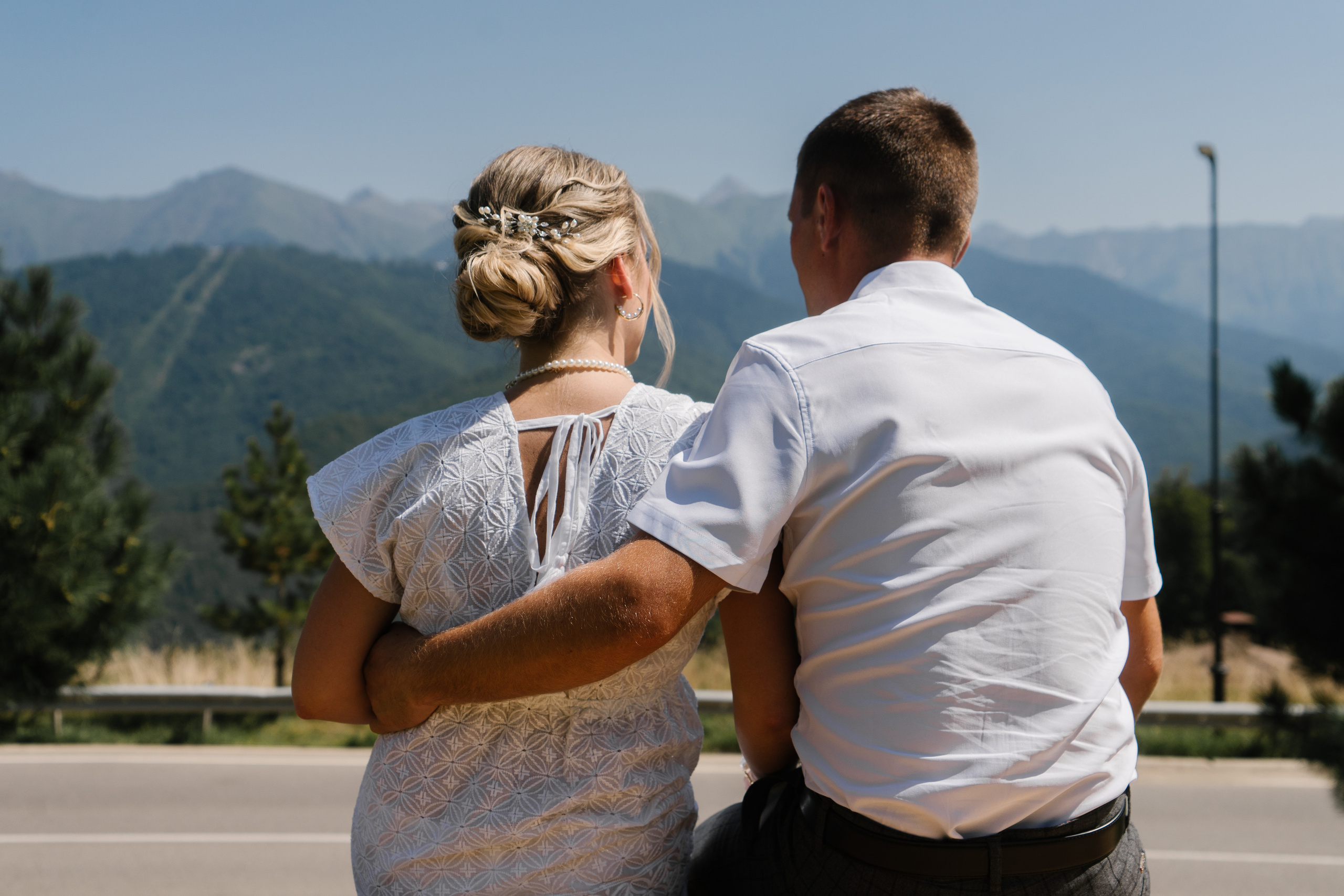 Красивая свадебная прогулка в красной поляне. Фотограф в Сочи Тиунова Маргарита и Тиунов Евгений