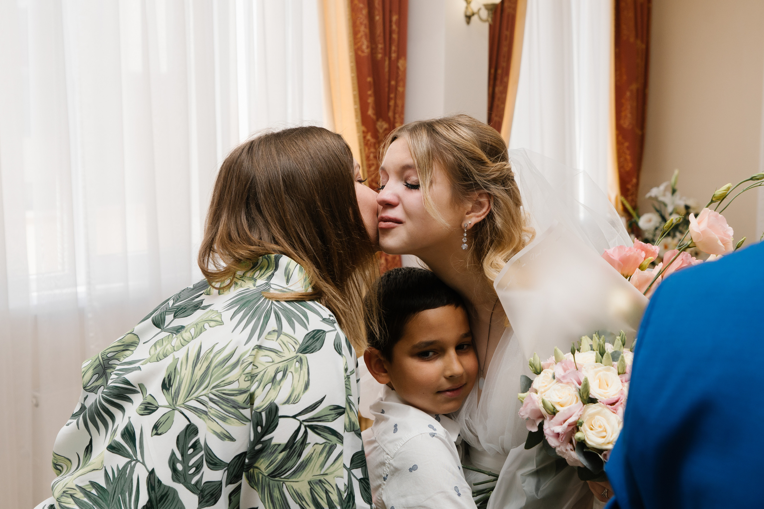 Красивая свадьба в ЗАГСе Адлера и в парке южные культуры. Фотограф в Сочи Тиунова Маргарита и Тиунов Евгений