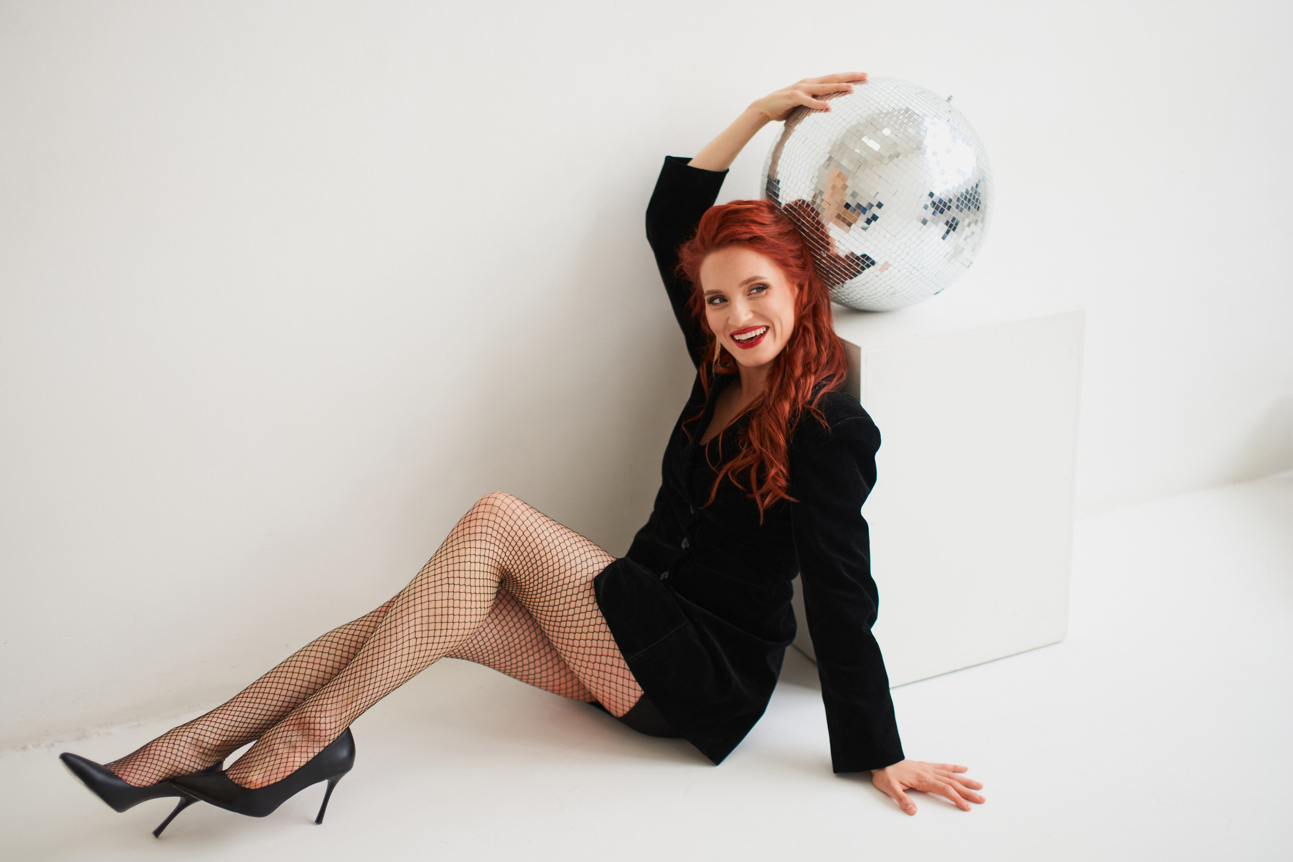 Студийная фотосессия для певицы Анны Клемешовой. Репортажный и женский фотограф в Новосибирске