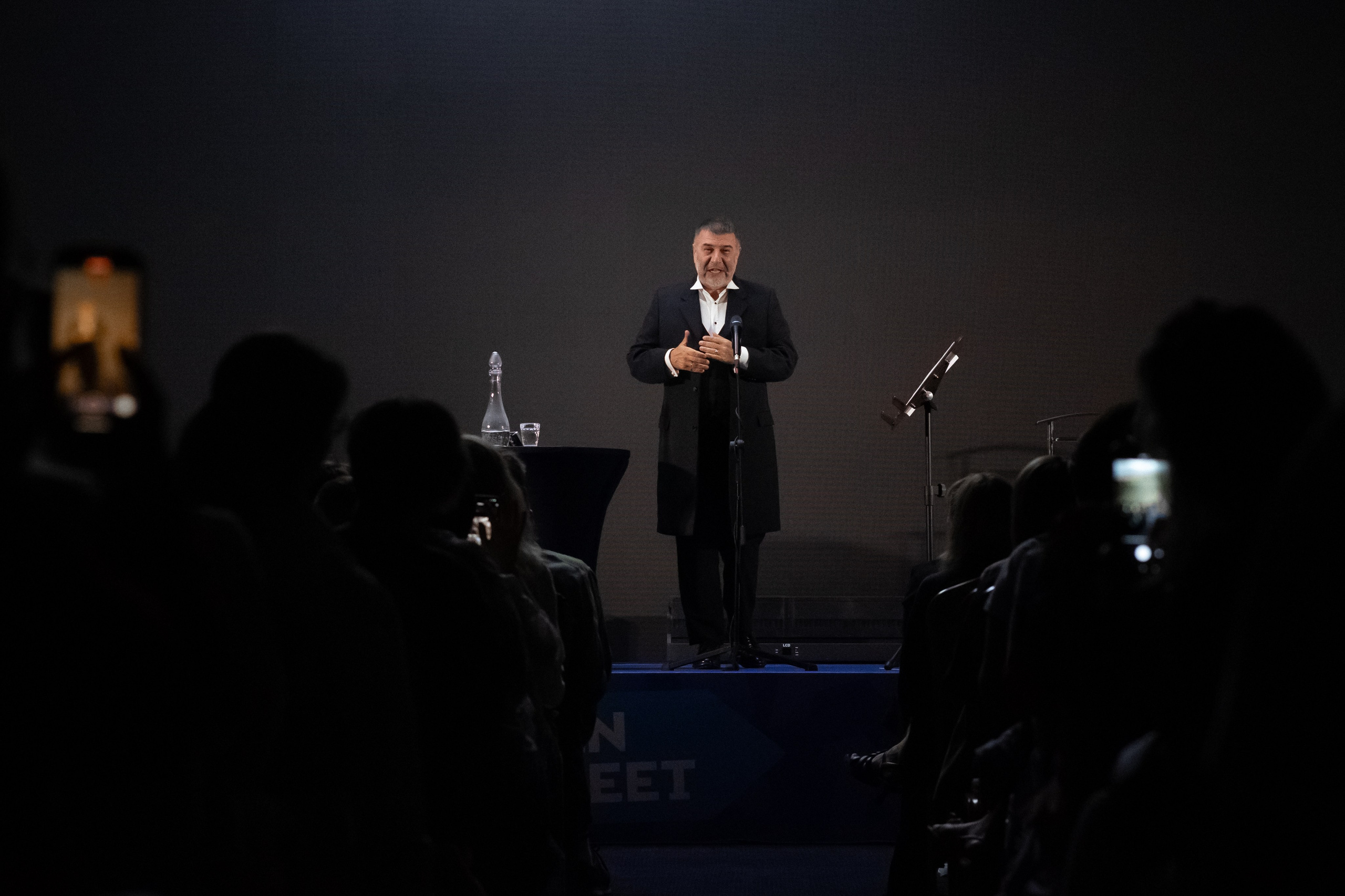 ЕВГЕНИЙ ГРИШКОВЕЦ [СПЕКТАКЛЬ]. Арина Тамочкина. Фотограф Краснодарю