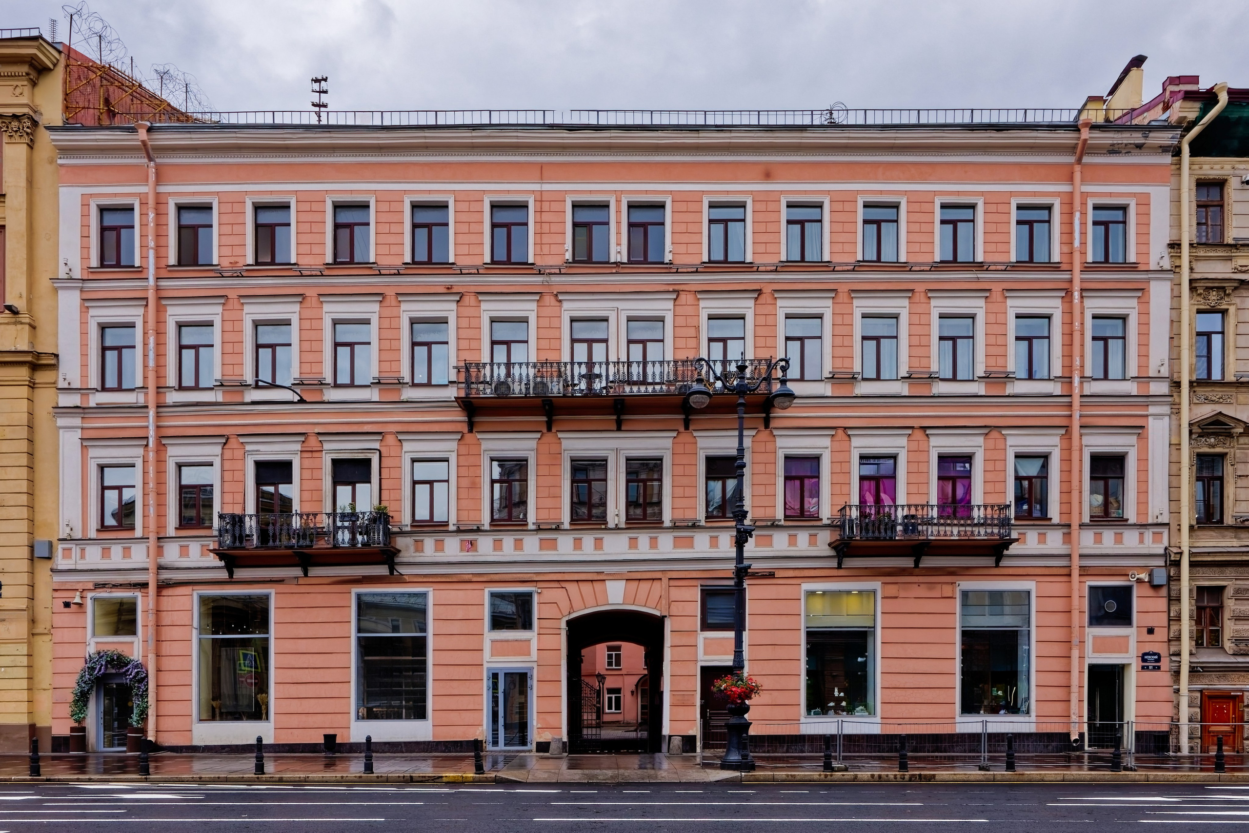 Санкт-Петербург, Невский проспект, дом 81. Дом Тимофеева, 1852 год. Архитектор Александр Петрович Гемилиан. ОКНРЗ 7832439000