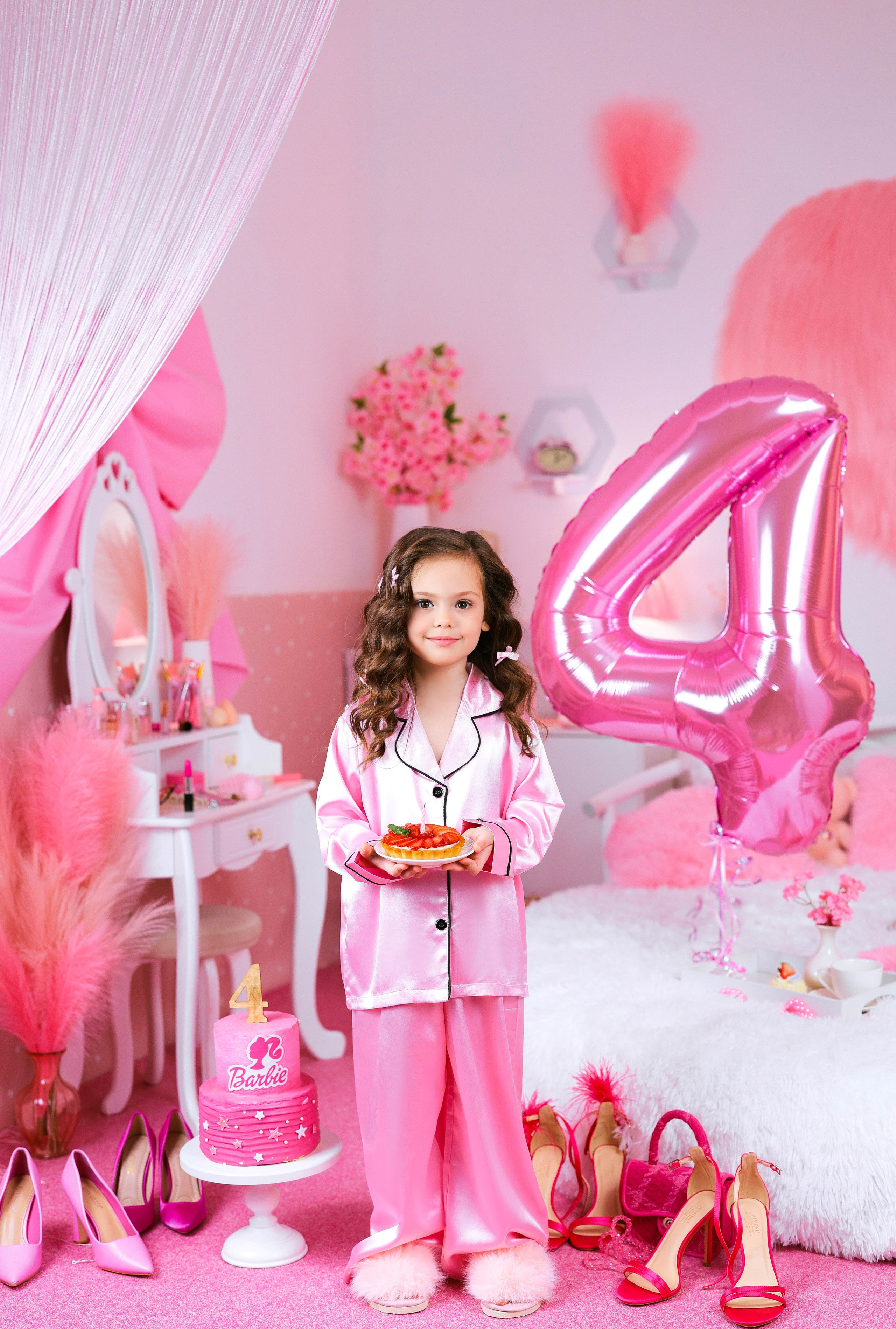 РОЗОВАЯ КОМНАТА