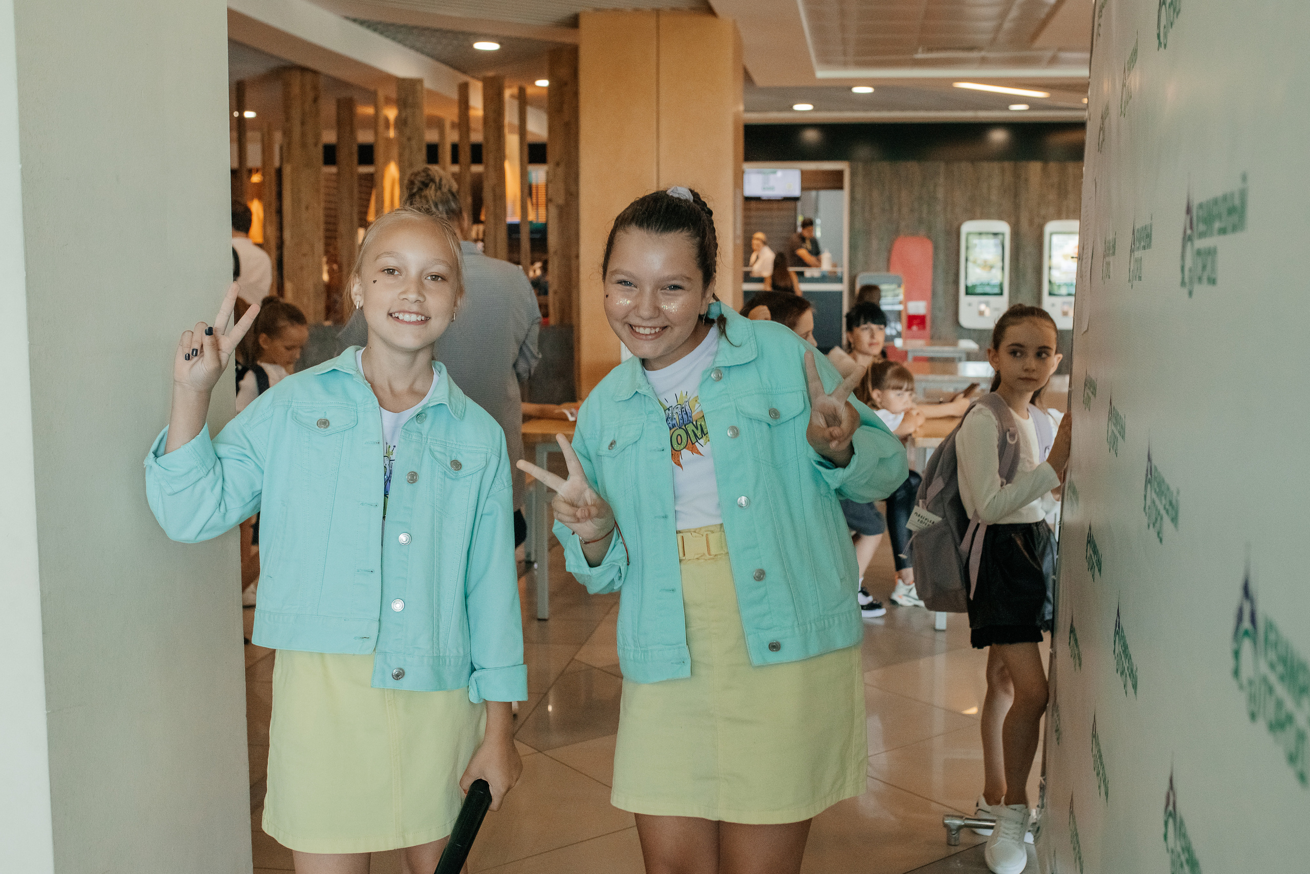 Показ «Скоро в школу» в Изумрудном городе. Семейный и свадебный фотограф в Томске Марилова Ольга