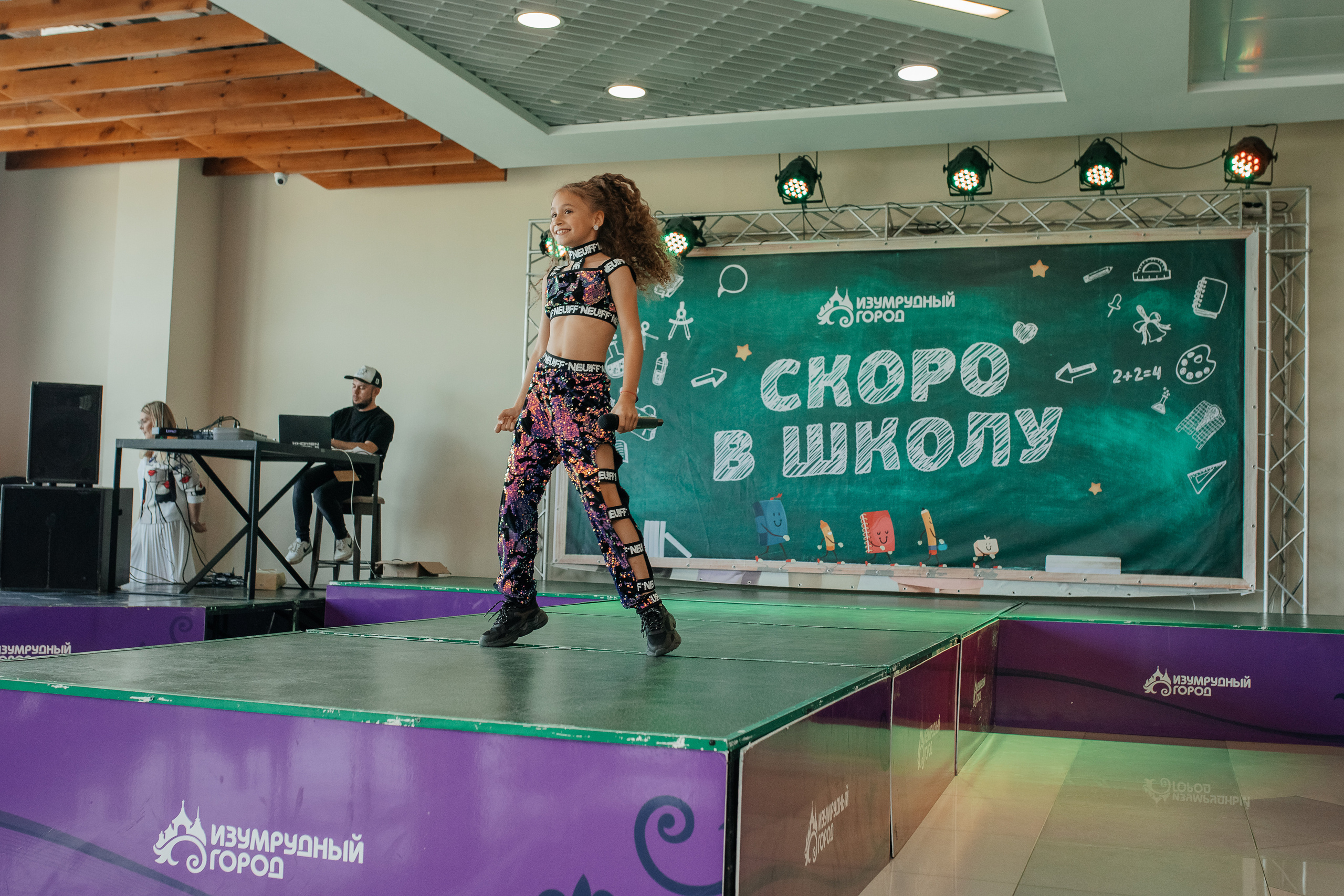 Показ «Скоро в школу» в Изумрудном городе. Семейный и свадебный фотограф в Томске Марилова Ольга