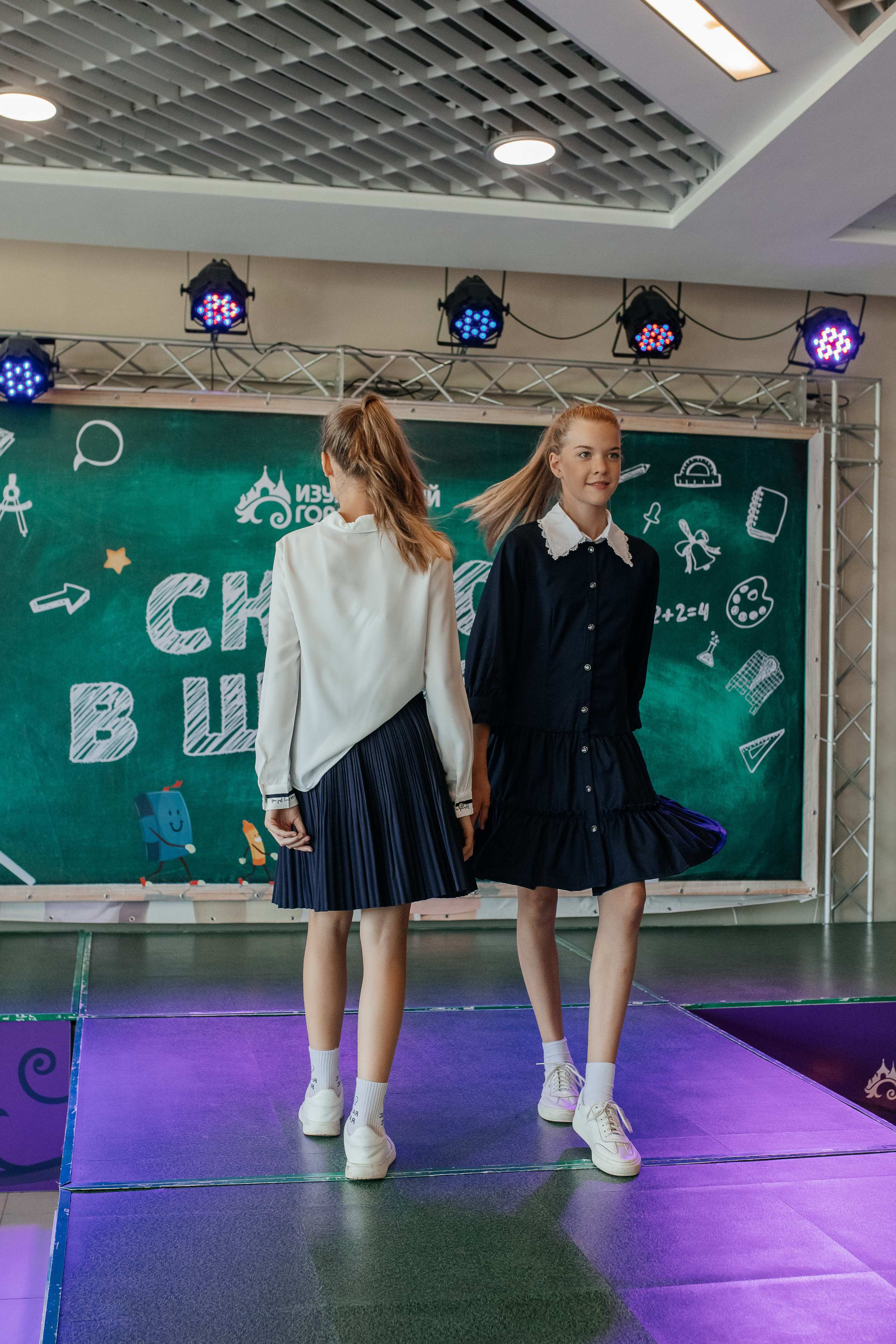 Показ «Скоро в школу» в Изумрудном городе. Семейный и свадебный фотограф в Томске Марилова Ольга