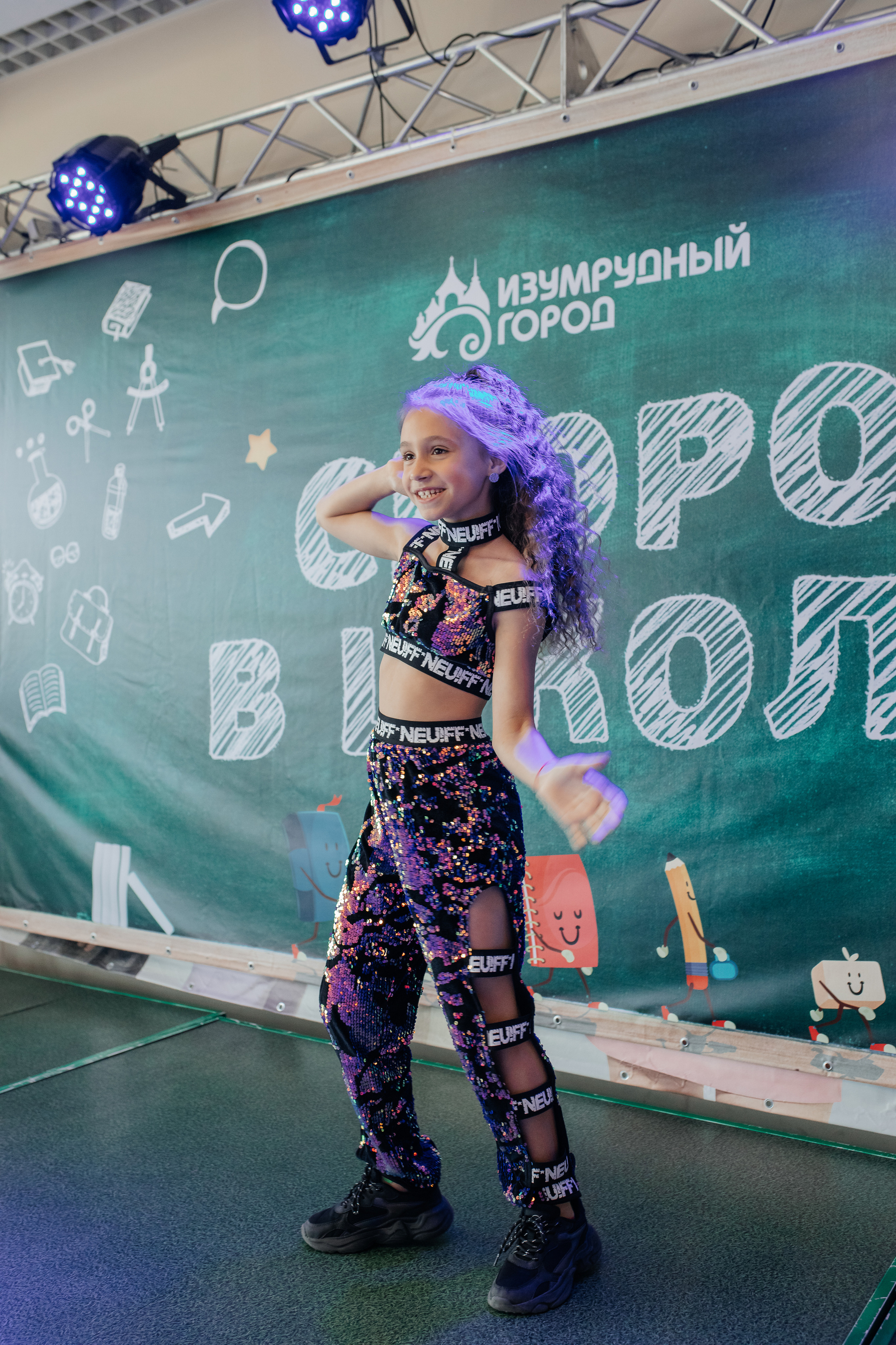 Показ «Скоро в школу» в Изумрудном городе. Семейный и свадебный фотограф в Томске Марилова Ольга