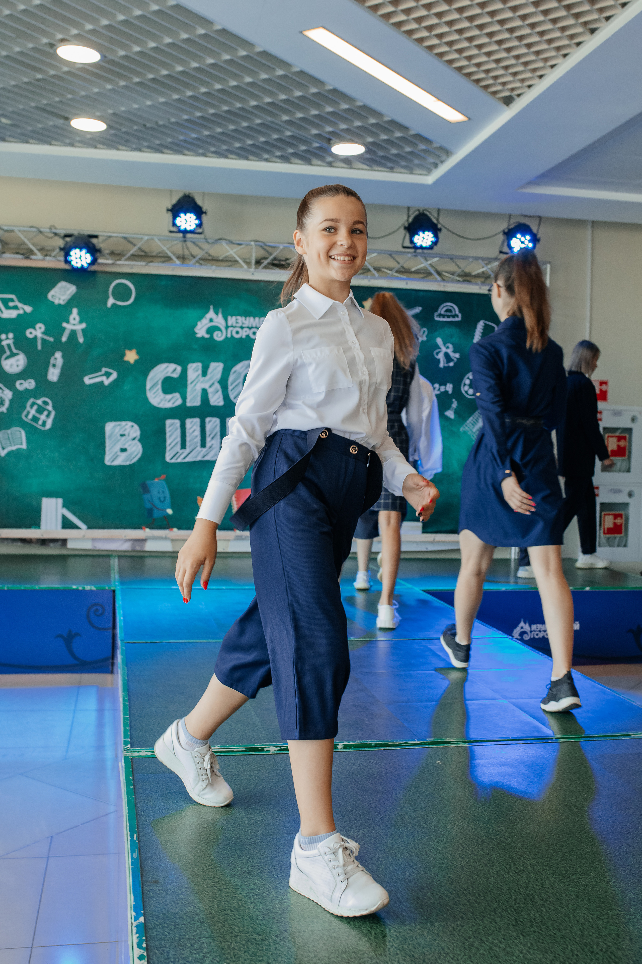 Показ «Скоро в школу» в Изумрудном городе. Семейный и свадебный фотограф в Томске Марилова Ольга