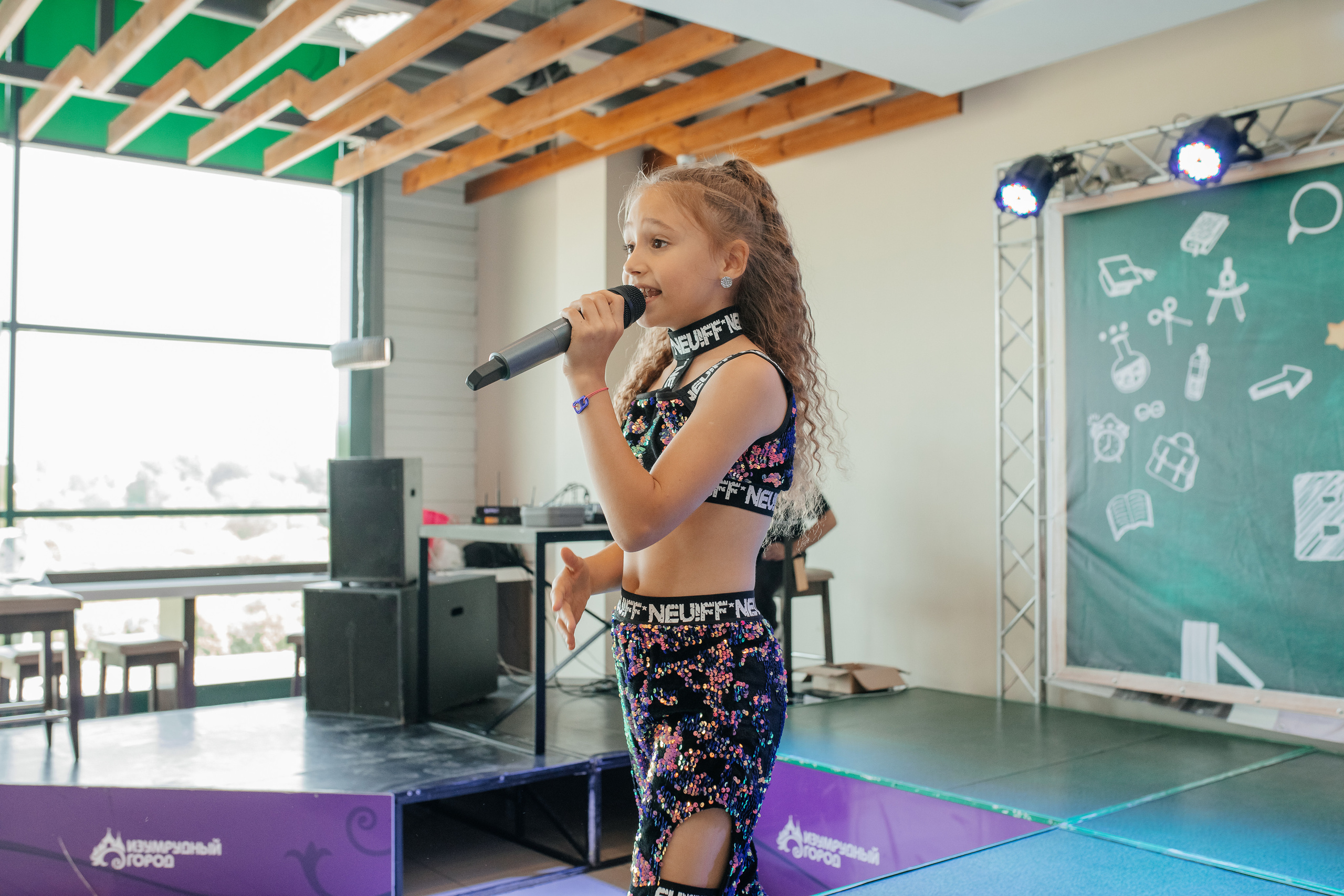Показ «Скоро в школу» в Изумрудном городе. Семейный и свадебный фотограф в Томске Марилова Ольга
